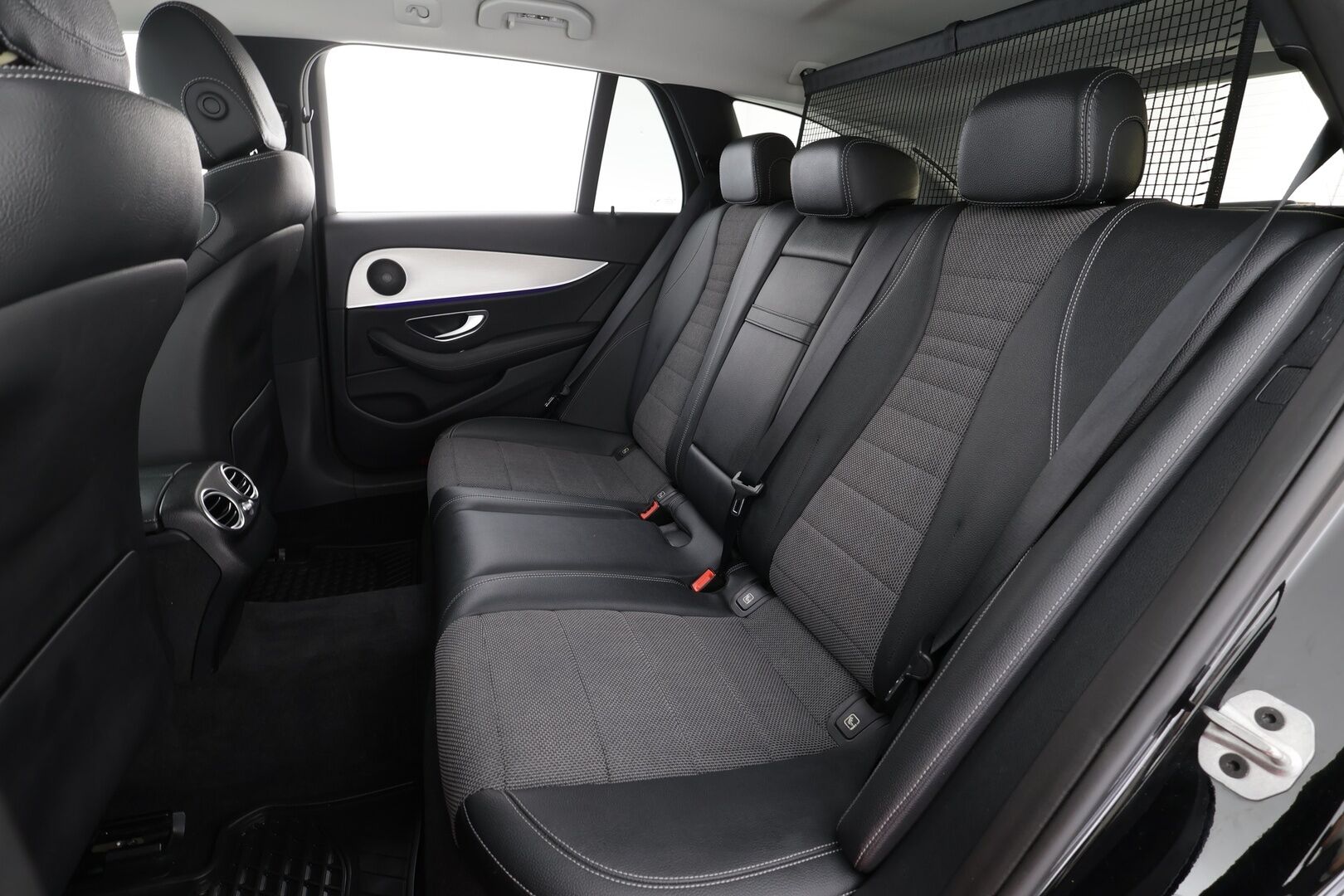 Mercedes-Benz E 2021 300 de 4MATIC T A Business Avantgarde EQ Power * Widescreen / Koukku / LED / P.Kamera / Navi / Vakkari * - 2x Latauskaapelit / Siistikuntoinen  