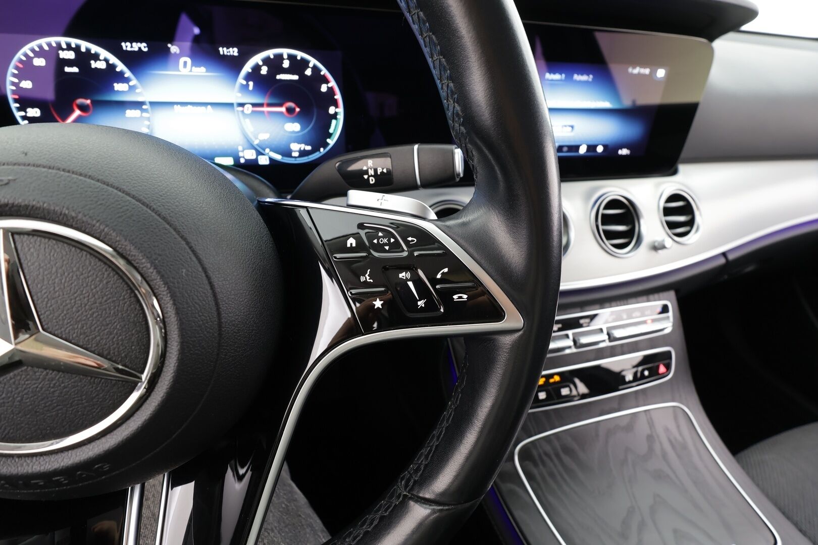 Mercedes-Benz E 2021 300 de 4MATIC T A Business Avantgarde EQ Power * Widescreen / Koukku / LED / P.Kamera / Navi / Vakkari * - 2x Latauskaapelit / Siistikuntoinen  
