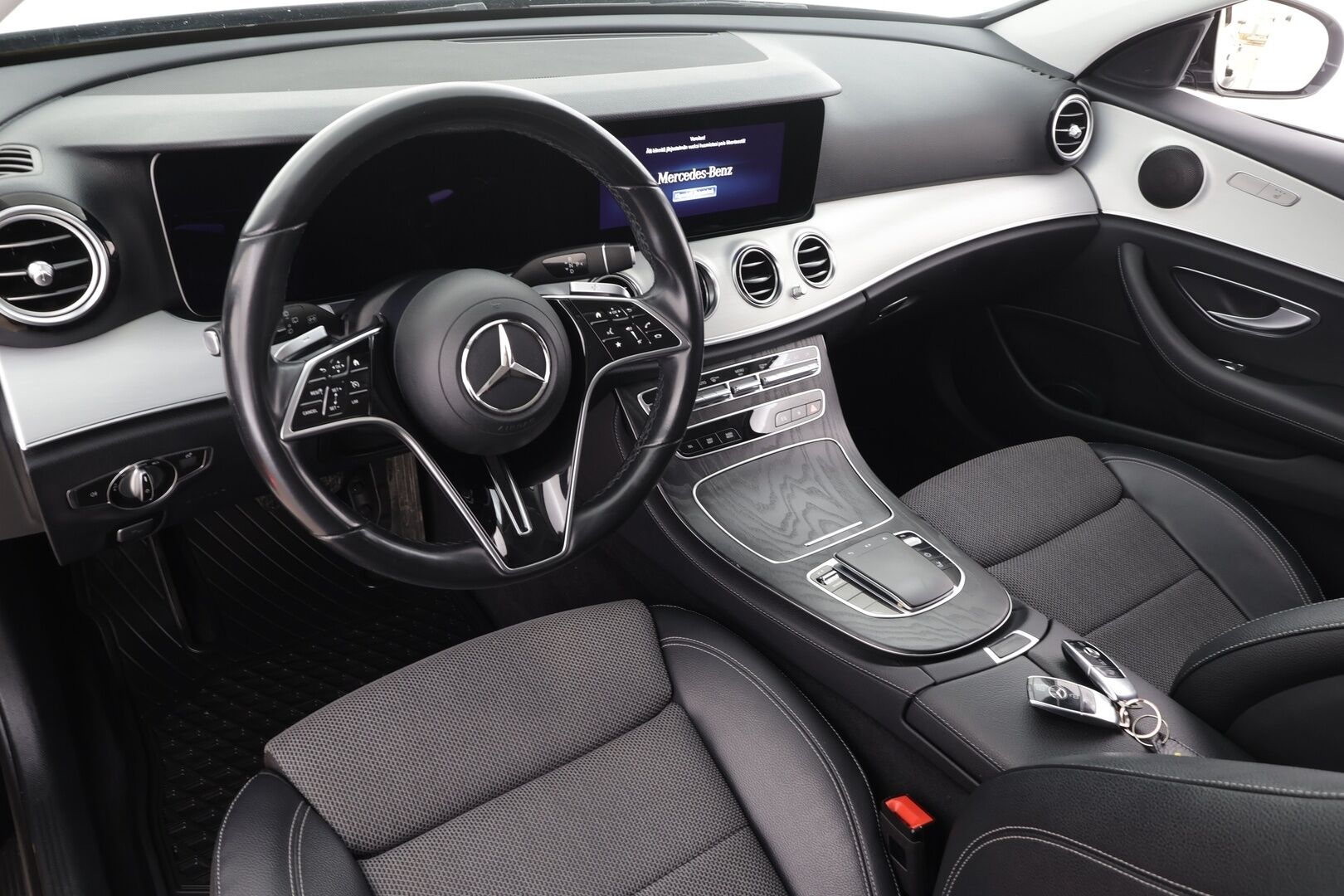 Mercedes-Benz E 2021 300 de 4MATIC T A Business Avantgarde EQ Power * Widescreen / Koukku / LED / P.Kamera / Navi / Vakkari * - 2x Latauskaapelit / Siistikuntoinen  