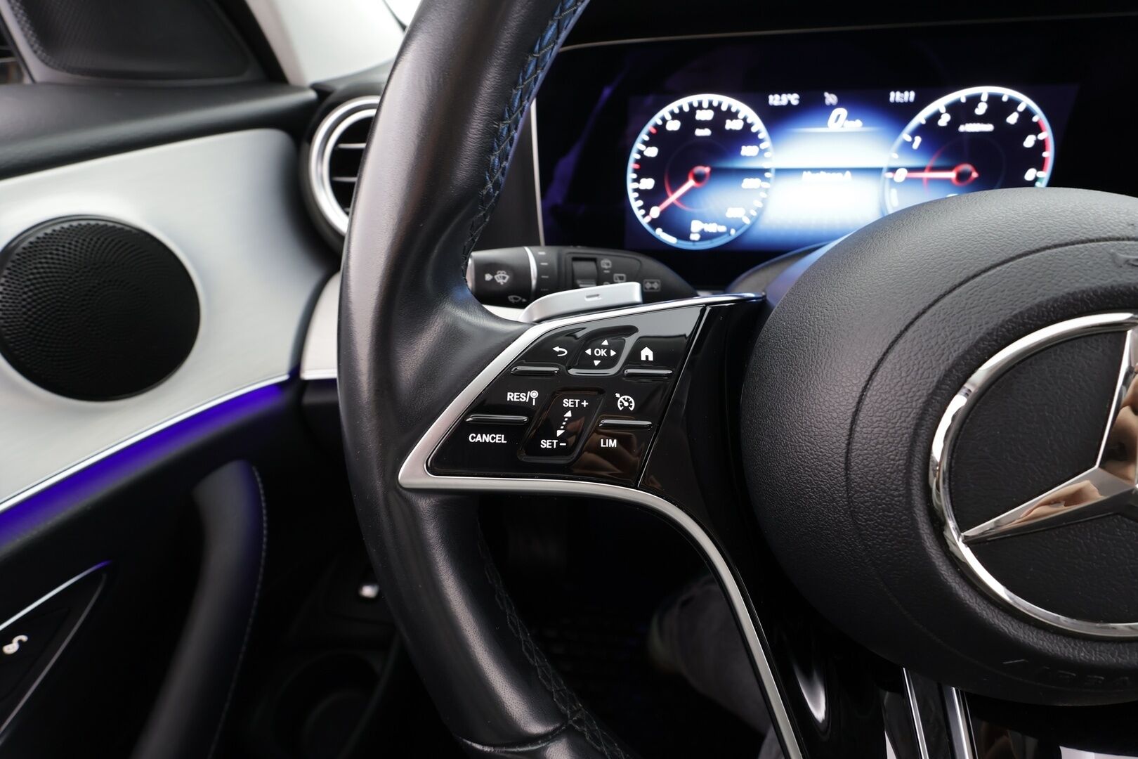Mercedes-Benz E 2021 300 de 4MATIC T A Business Avantgarde EQ Power * Widescreen / Koukku / LED / P.Kamera / Navi / Vakkari * - 2x Latauskaapelit / Siistikuntoinen  