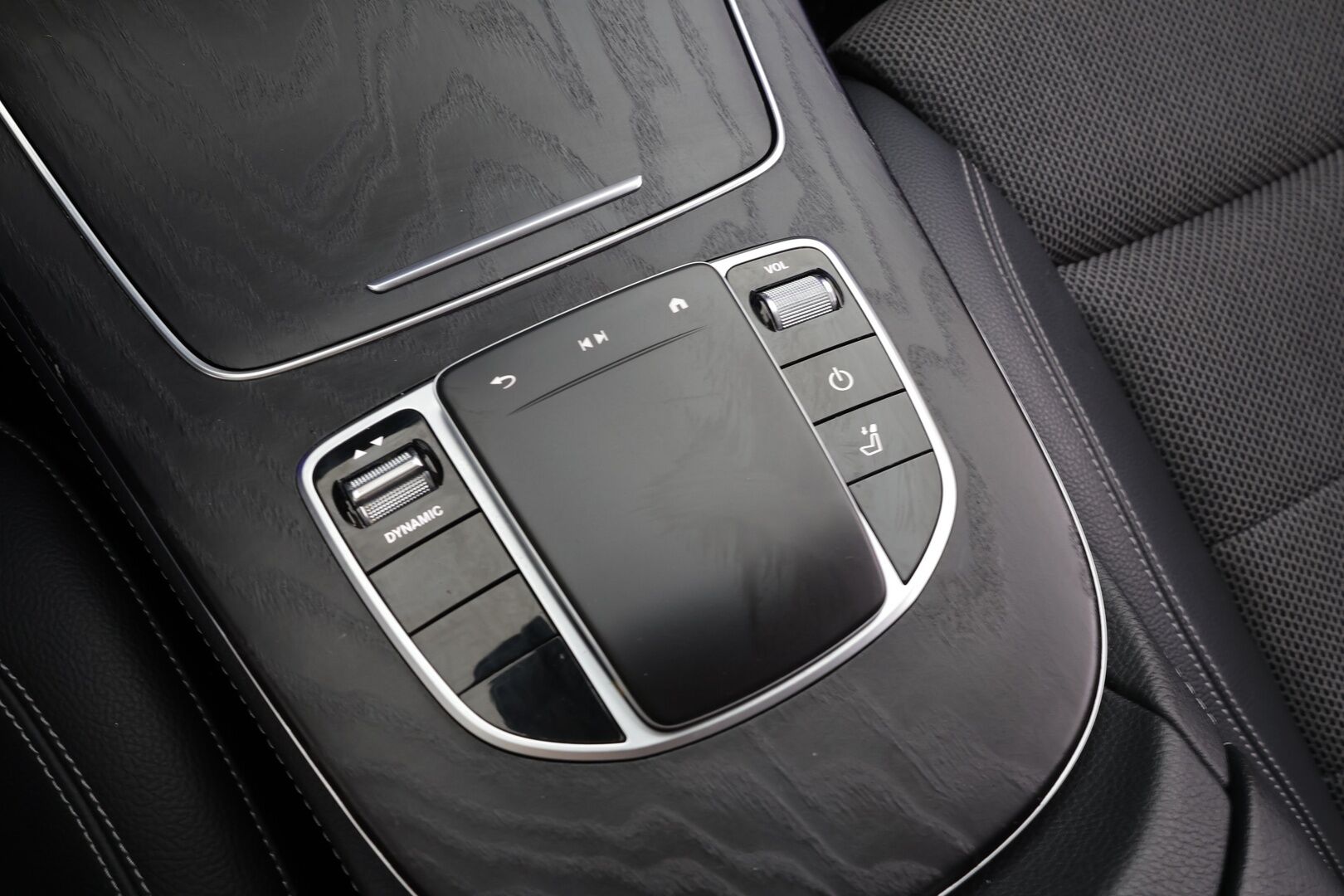 Mercedes-Benz E 2021 300 de 4MATIC T A Business Avantgarde EQ Power * Widescreen / Koukku / LED / P.Kamera / Navi / Vakkari * - 2x Latauskaapelit / Siistikuntoinen  
