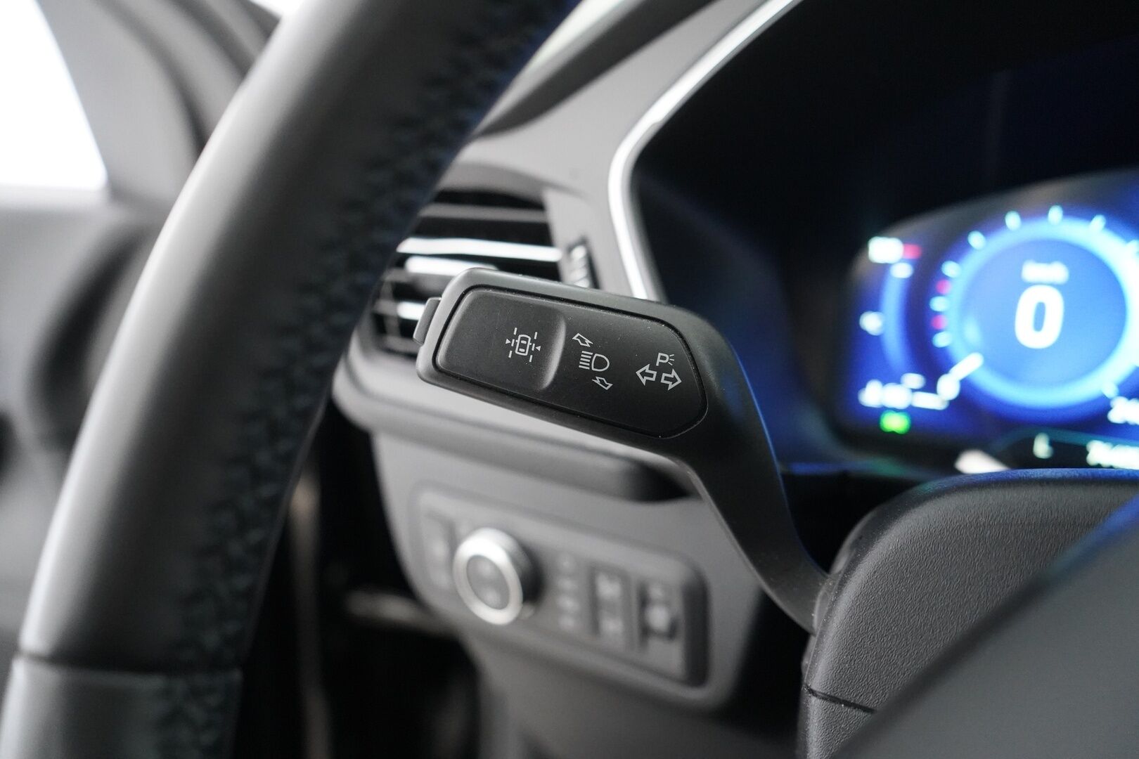 Ford Kuga 2022 Ladattava Hybridi (PHEV) 225hv CVT FWD Titanium - Kamera | Navigointi | Ratinlämmitin | Lämmitettävä tuulilasi | KeylessGo