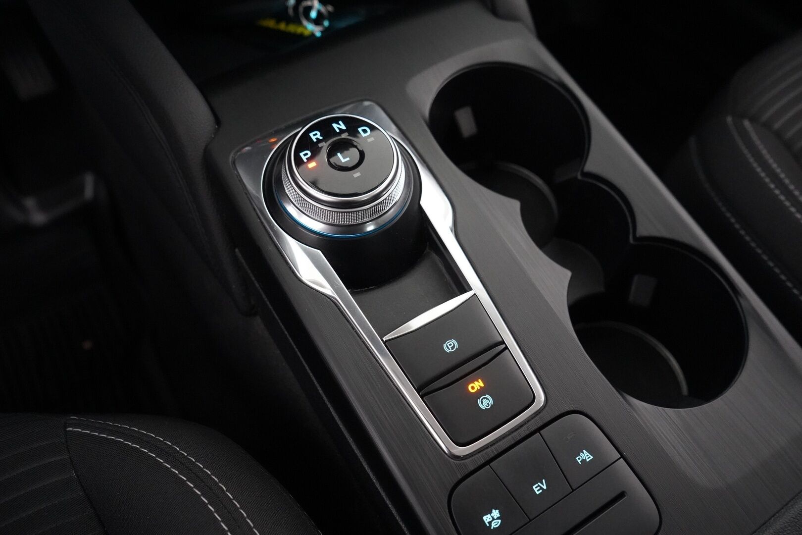 Ford Kuga 2022 Ladattava Hybridi (PHEV) 225hv CVT FWD Titanium - Kamera | Navigointi | Ratinlämmitin | Lämmitettävä tuulilasi | KeylessGo