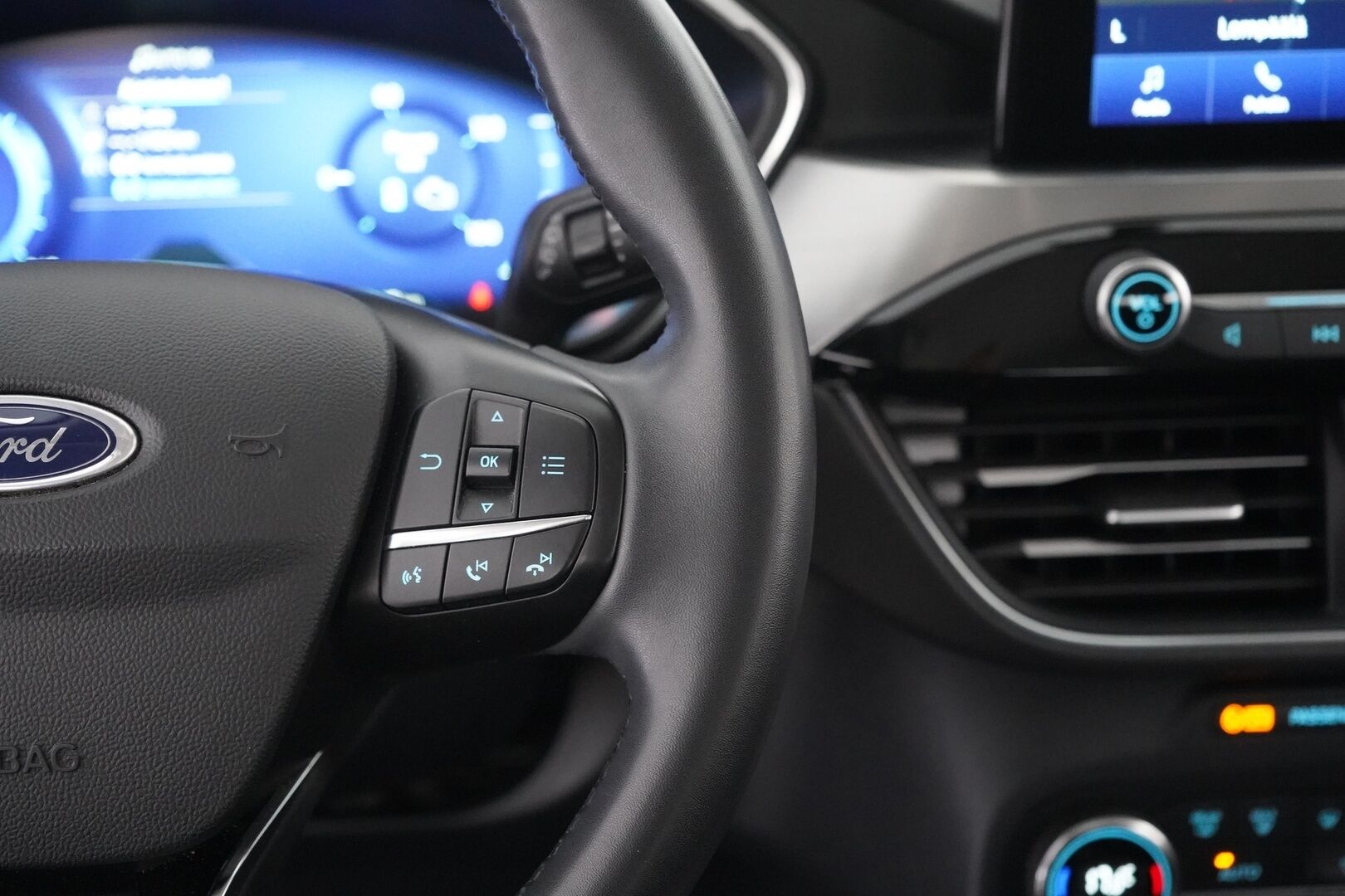 Ford Kuga 2022 Ladattava Hybridi (PHEV) 225hv CVT FWD Titanium - Kamera | Navigointi | Ratinlämmitin | Lämmitettävä tuulilasi | KeylessGo