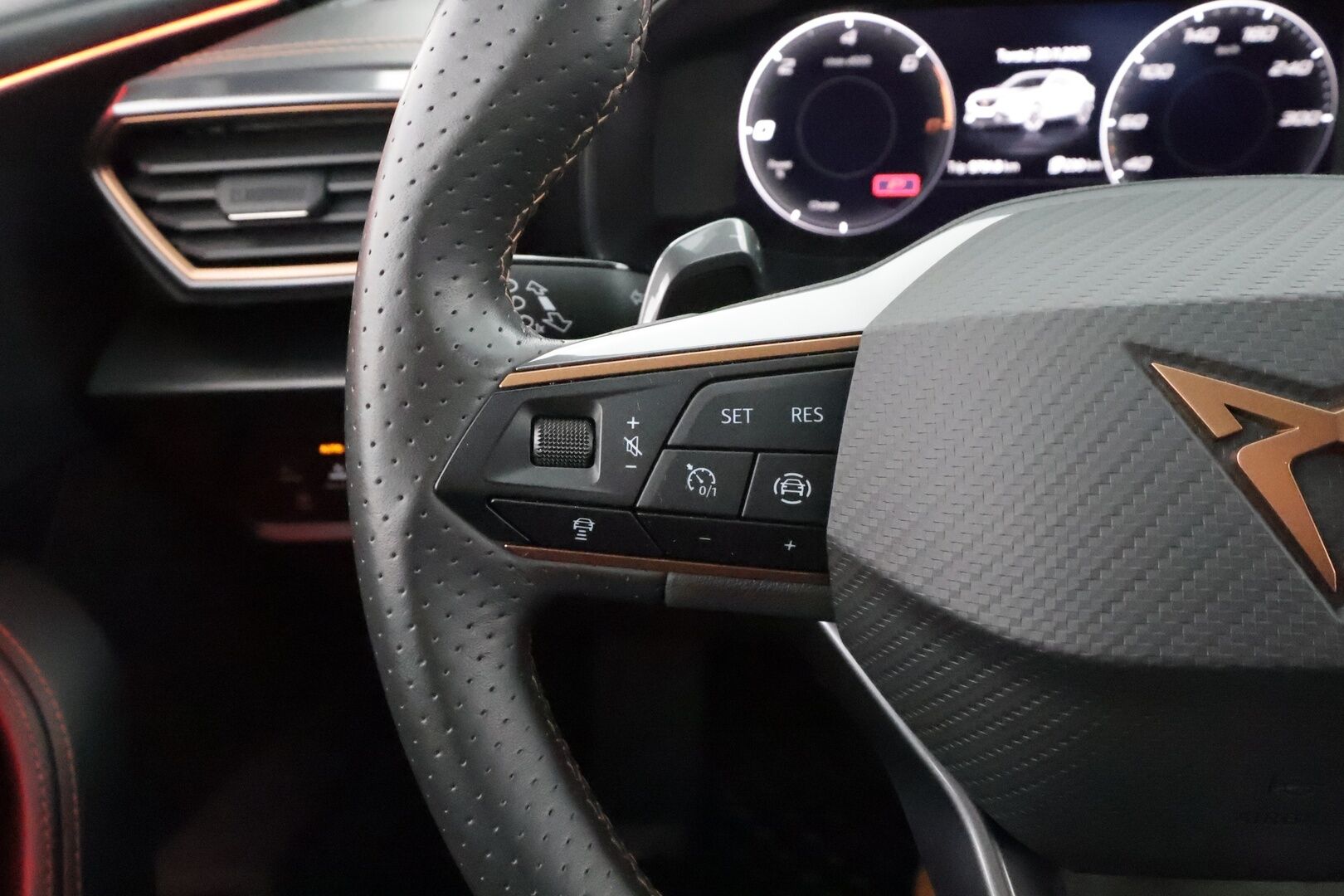 Cupra Formentor 2022 1.4 PHEV 150 kW e-HYBRID DSG * ACC / LED / P.tutkat / Kaistavahti / Digimittaristo / Keyless * - Kahdet renkaat - HULLU BLACKWEEK KORKOTARJOUS 2,49%