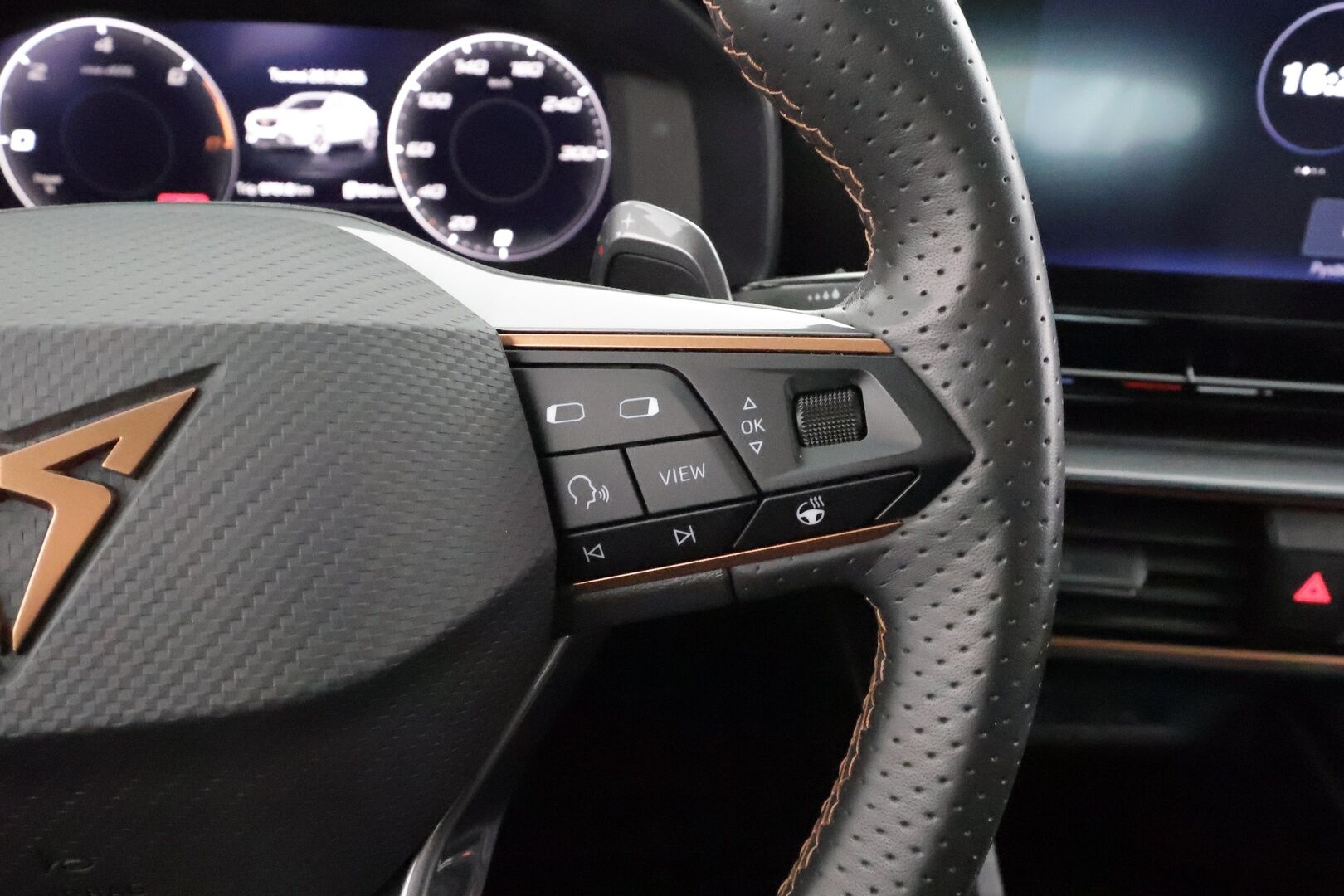 Cupra Formentor 2022 1.4 PHEV 150 kW e-HYBRID DSG * ACC / LED / P.tutkat / Kaistavahti / Digimittaristo / Keyless * - Kahdet renkaat - HULLU BLACKWEEK KORKOTARJOUS 2,49%