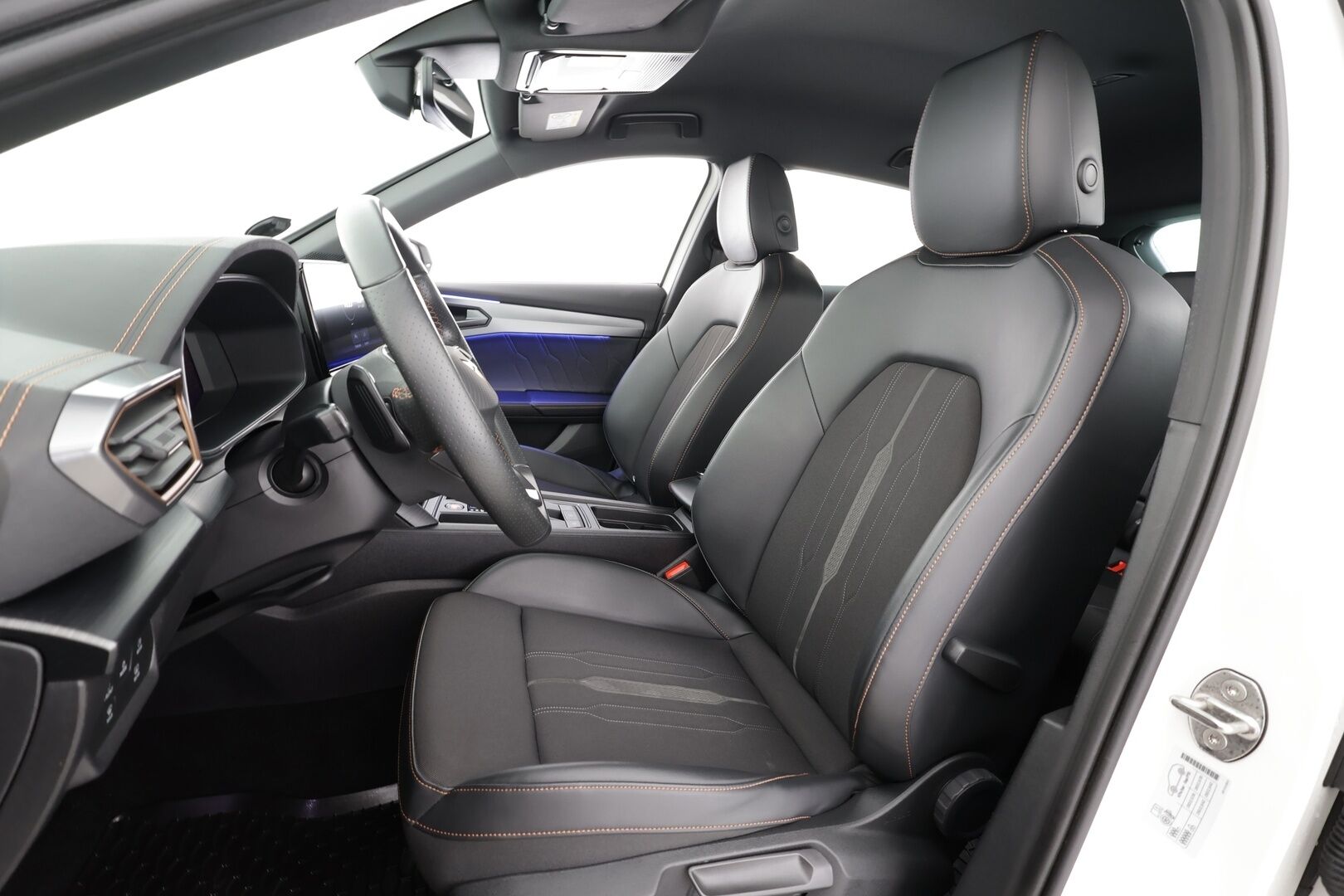 Cupra Formentor 2022 1.4 PHEV 150 kW e-HYBRID DSG * ACC / LED / P.tutkat / Kaistavahti / Digimittaristo / Keyless * - Kahdet renkaat - HULLU BLACKWEEK KORKOTARJOUS 2,49%