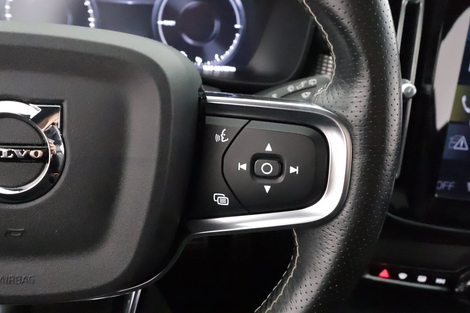 Volvo XC40 2021 T5 TwE Business R-Design aut - | ACC | Koukku | Webasto | Harman/Kardon | Panorama | 360° | Sporttinahat sähköllä | Muistipenkki | Full-LED |  BLIS | Pilot Assist | Merkkihuollot | 2x volvo alut |