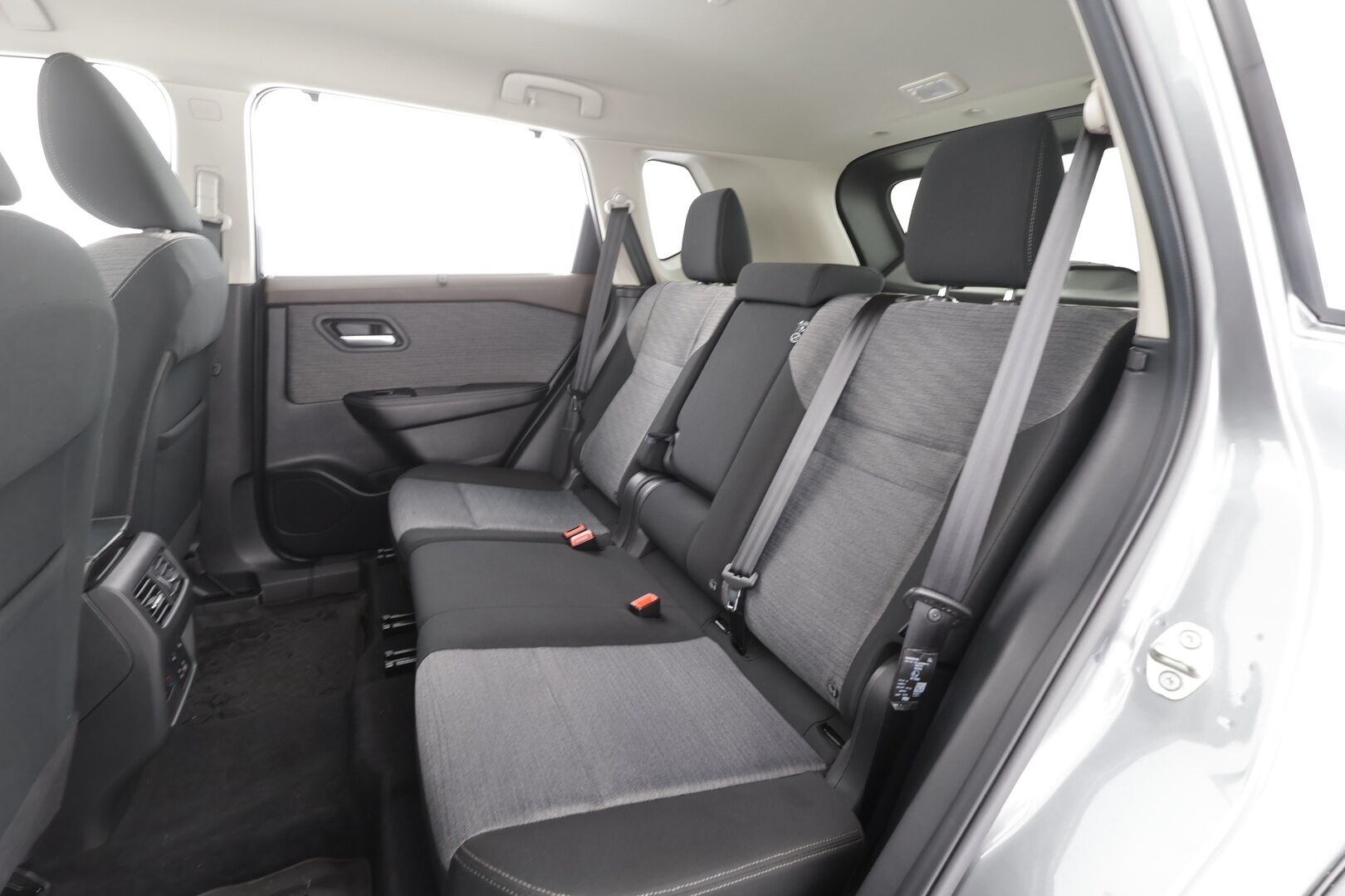 Nissan X-Trail 2024 E-POWER 2WD N-CONNECTA 5S * ACC / 360° / Kaistavahti / Digimittari / LED / Navi / Ratinlämmitin / Keyless * - 1.Om Suomi-auto / Kahdet renkaat aluvanteilla / Merkkihuollettu