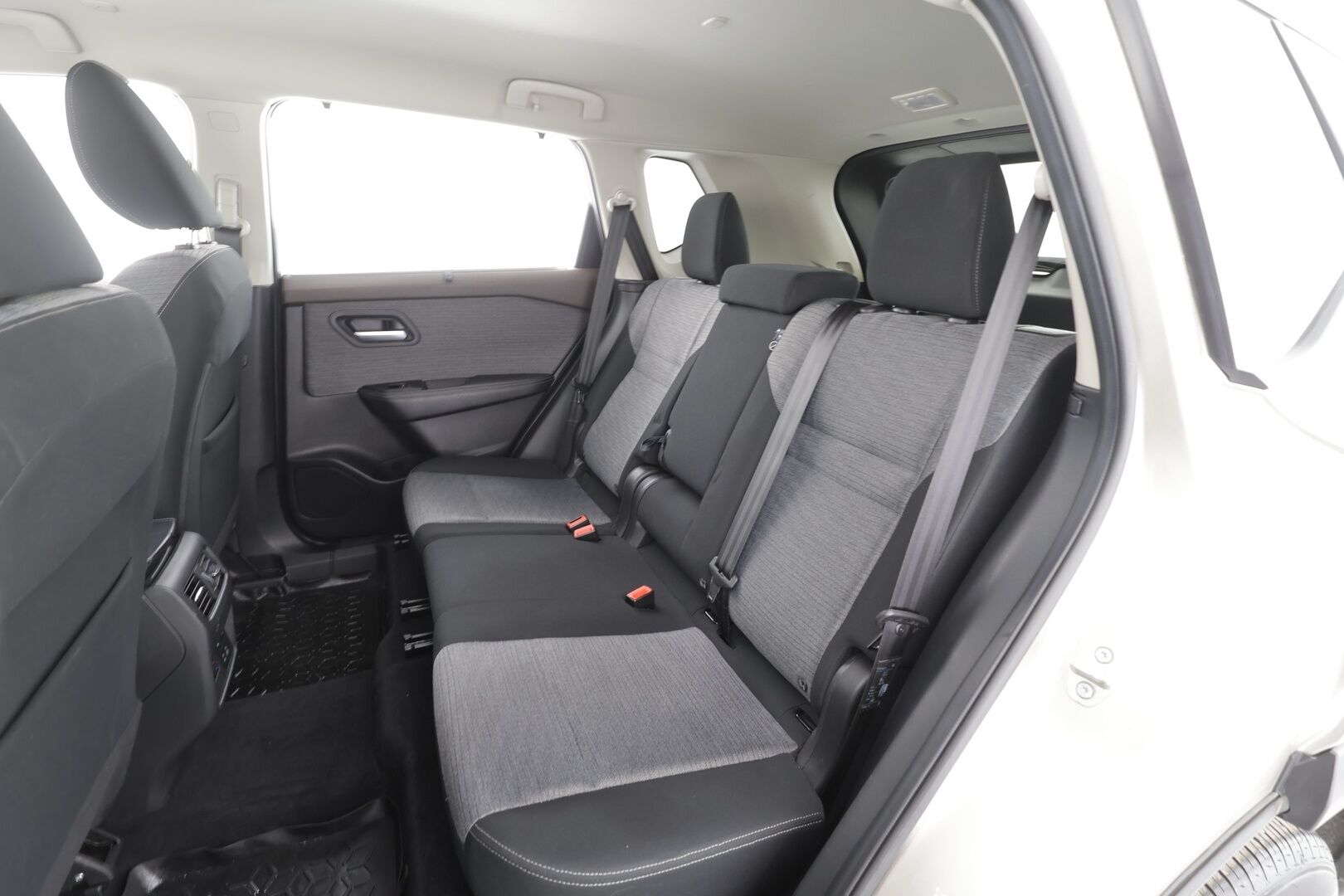 Nissan X-Trail 2024 E-POWER 2WD N-CONNECTA 5S - | 1.Om Suomi-auto | Kahdet renkaat aluvanteilla | Merkkihuollettu |  ACC | 360° | Kaistavahti | Digimittari | LED | Navi | Ratinlämmitin | Keyless |
