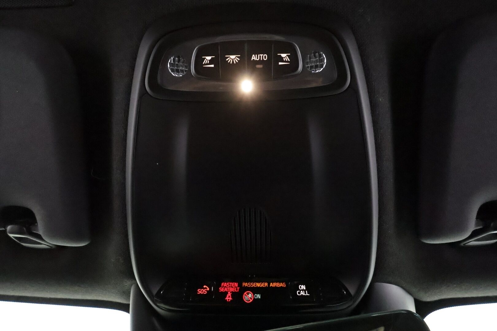 Volvo XC40 2023 T4 TwE Core aut * LED / ACC / P.Kamera / Sportpenkit / Navi / Kaistavahti / Keyless * - 2x Latauskaapelit / Kahdet renkaat aluvanteilla