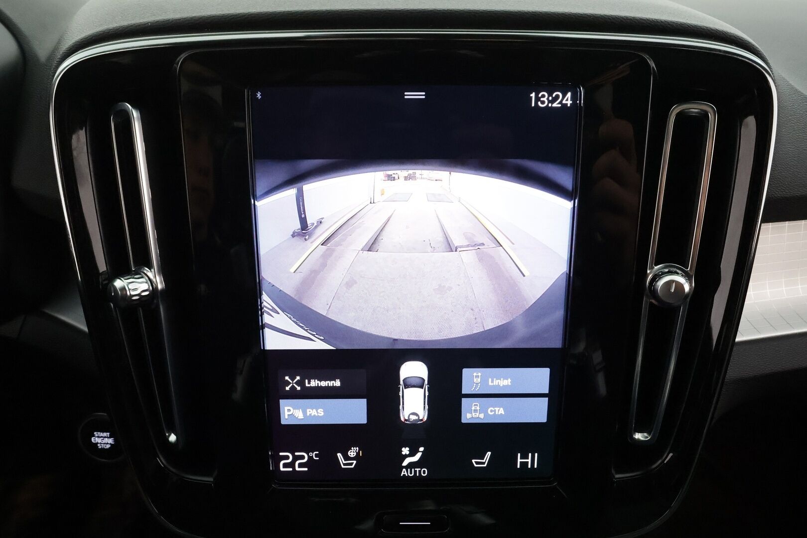 Volvo XC40 2023 T4 TwE Core aut * LED / ACC / P.Kamera / Sportpenkit / Navi / Kaistavahti / Keyless * - 2x Latauskaapelit / Kahdet renkaat aluvanteilla - HULLUT AVAJAISHULINAT KORKOTARJOUS 3,29 %