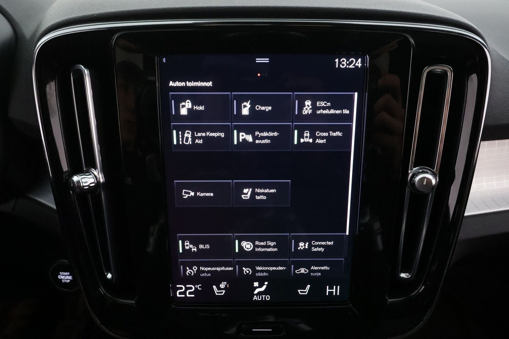 Volvo XC40 2023 T4 TwE Core aut * LED / ACC / P.Kamera / Sportpenkit / Navi / Kaistavahti / Keyless * - 2x Latauskaapelit / Kahdet renkaat aluvanteilla - HULLUT AVAJAISHULINAT KORKOTARJOUS 3,29 %