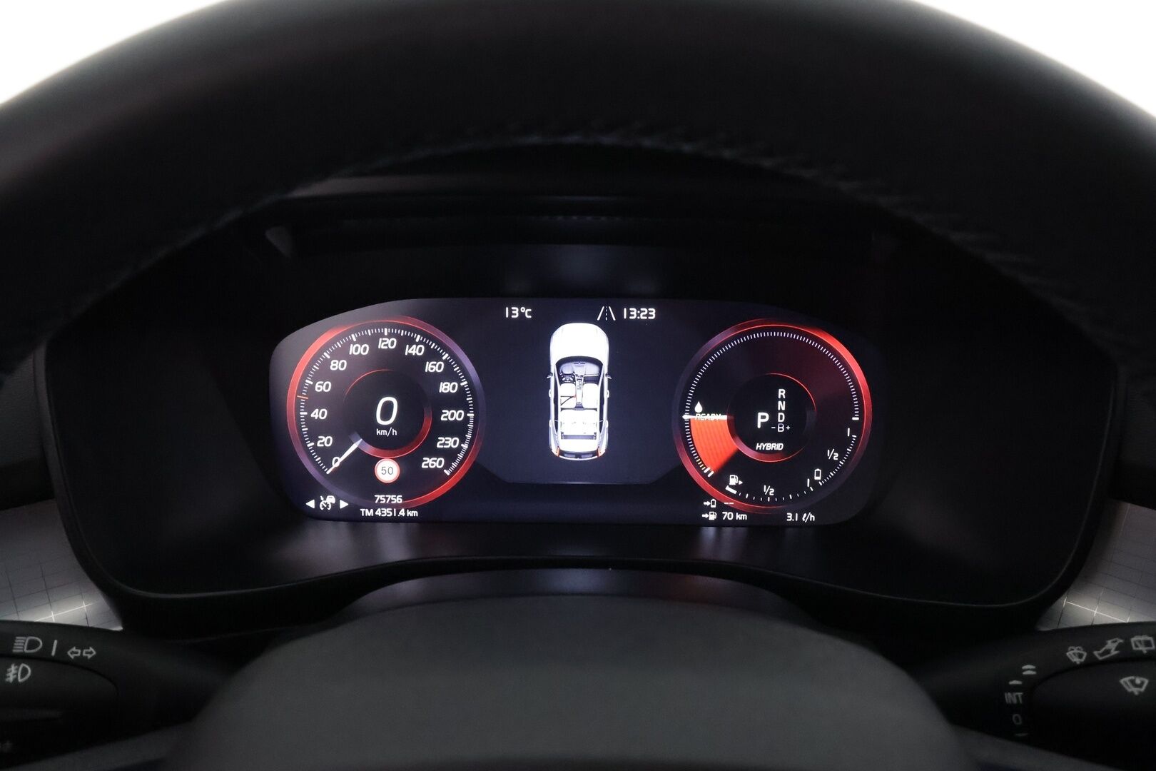 Volvo XC40 2023 T4 TwE Core aut * LED / ACC / P.Kamera / Sportpenkit / Navi / Kaistavahti / Keyless * - 2x Latauskaapelit / Kahdet renkaat aluvanteilla