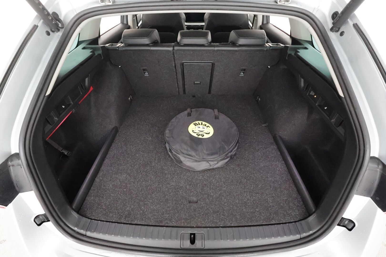Skoda Octavia 2023 Combi 1.4 TSI PHEV Style iV DSG Autom. - | ACC | Webasto | Koukku | Puolinahat | Matrix | Keyless | Lane Assist | P.kamera | Lämm. ratti | Ambient Light | Apple & Android | 2x renkaat aluin | 