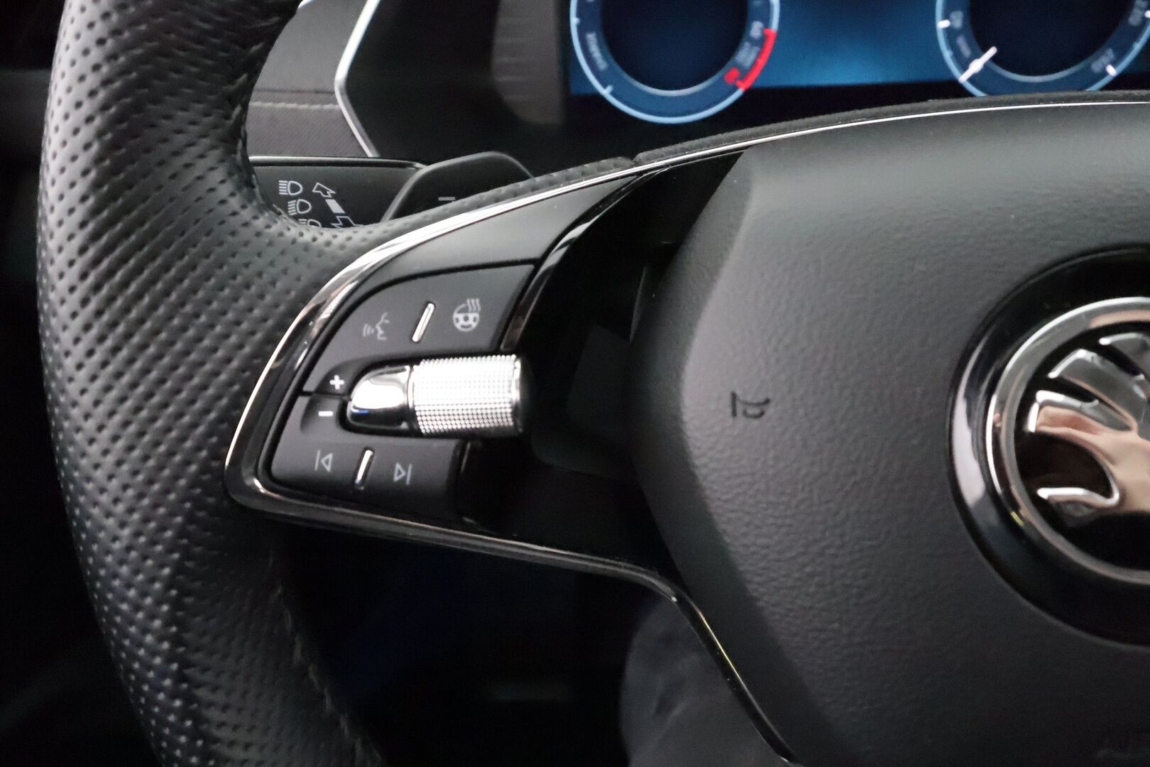 Skoda Octavia 2023 Combi 1.4 TSI PHEV Style iV DSG Autom. - | ACC | Webasto | Koukku | Puolinahat | Matrix | Keyless | Lane Assist | P.kamera | Lämm. ratti | Ambient Light | Apple & Android | 2x renkaat aluin | 