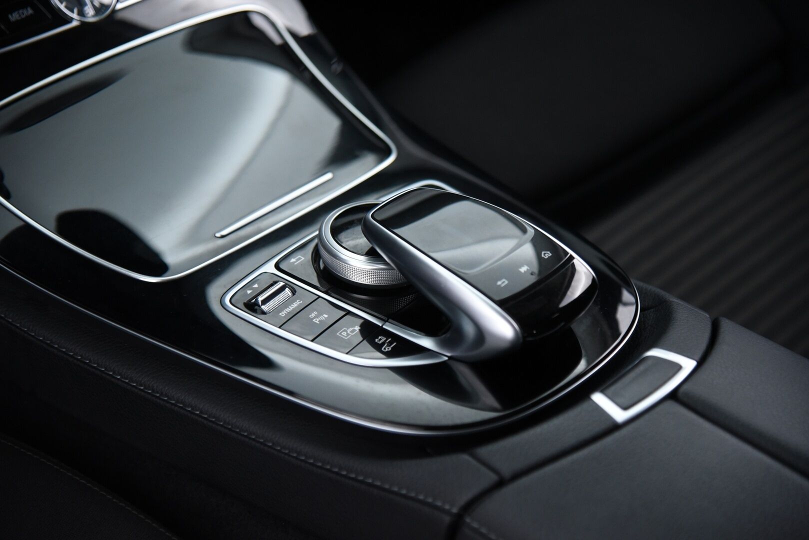 Mercedes-Benz E 2020 300 de T A Business EQ Power / HUD / Adapt.vak / 360-kamera / Taittuva-Koukku / IHC+ / Sport-Penkit - Huippuvarusteltu Yksilö!