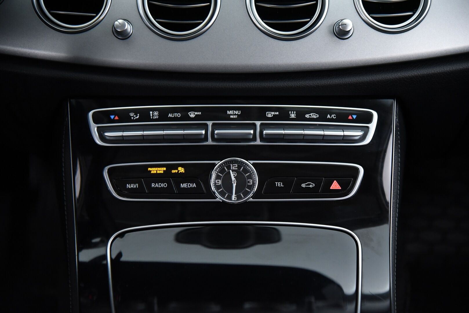 Mercedes-Benz E 2020 300 de T A Business EQ Power / HUD / Adapt.vak / 360-kamera / Taittuva-Koukku / IHC+ / Sport-Penkit - Huippuvarusteltu Yksilö!