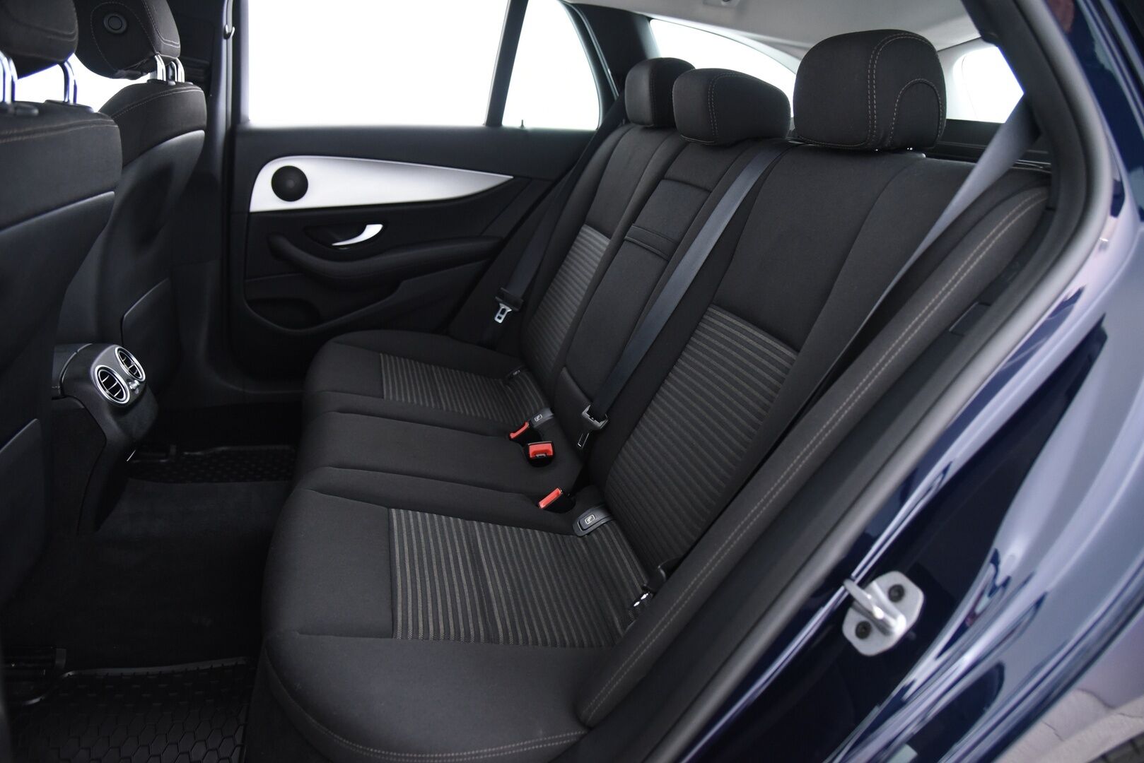 Mercedes-Benz E 2020 300 de T A Business EQ Power * HUD / Adapt.vak / 360-kamera / Taittuva-Koukku / IHC+ / Sport-Penkit * - 2x Aluvanteet / Vetokoukku / LED / 360-kamera - HULLUT AVAJAISHULINAT KORKOTARJOUS 3,29 %