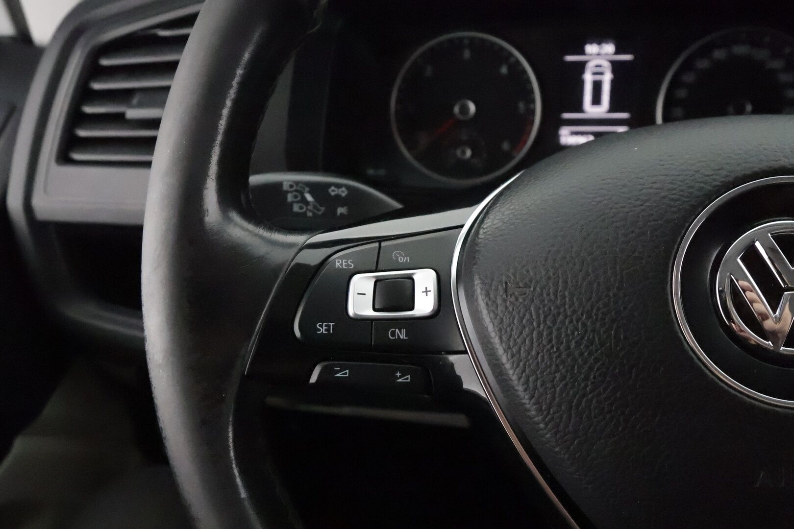 Volkswagen Transporter 2018 Pitkä 2,0 TDI 110 kW 4Motion **Vakkari / Webasto / LED / Apple&Android / P.kamera / Koukku** - Läpi juostava / Keularauta / LED Päiväajovalot /