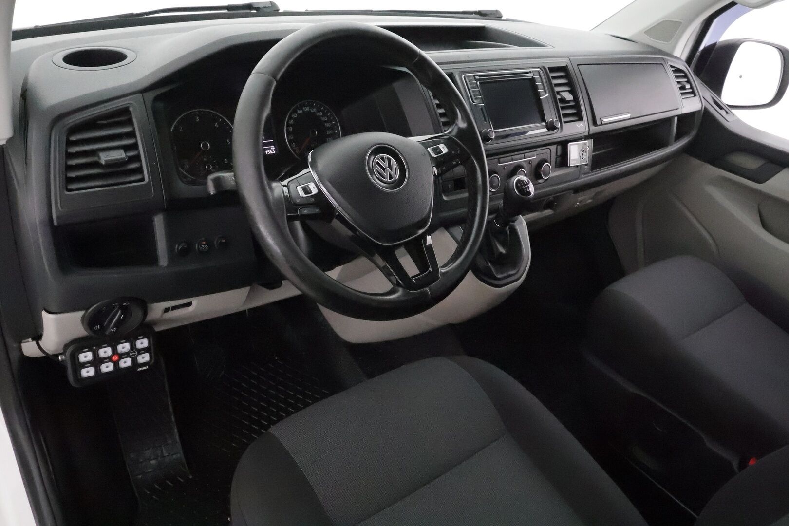 Volkswagen Transporter 2018 Pitkä 2,0 TDI 110 kW 4Motion **Vakkari / Webasto / LED / Apple&Android / P.kamera / Koukku** - Läpi juostava / Keularauta / LED Päiväajovalot /