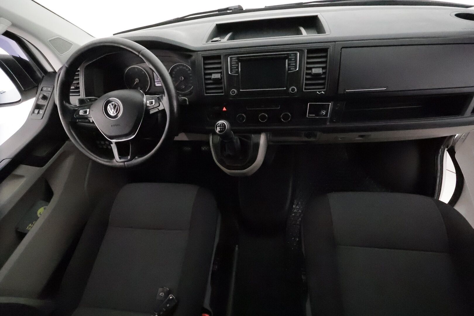 Volkswagen Transporter 2018 Pitkä 2,0 TDI 110 kW 4Motion **Vakkari / Webasto / LED / Apple&Android / P.kamera / Koukku** - Läpi juostava / Keularauta / LED Päiväajovalot /