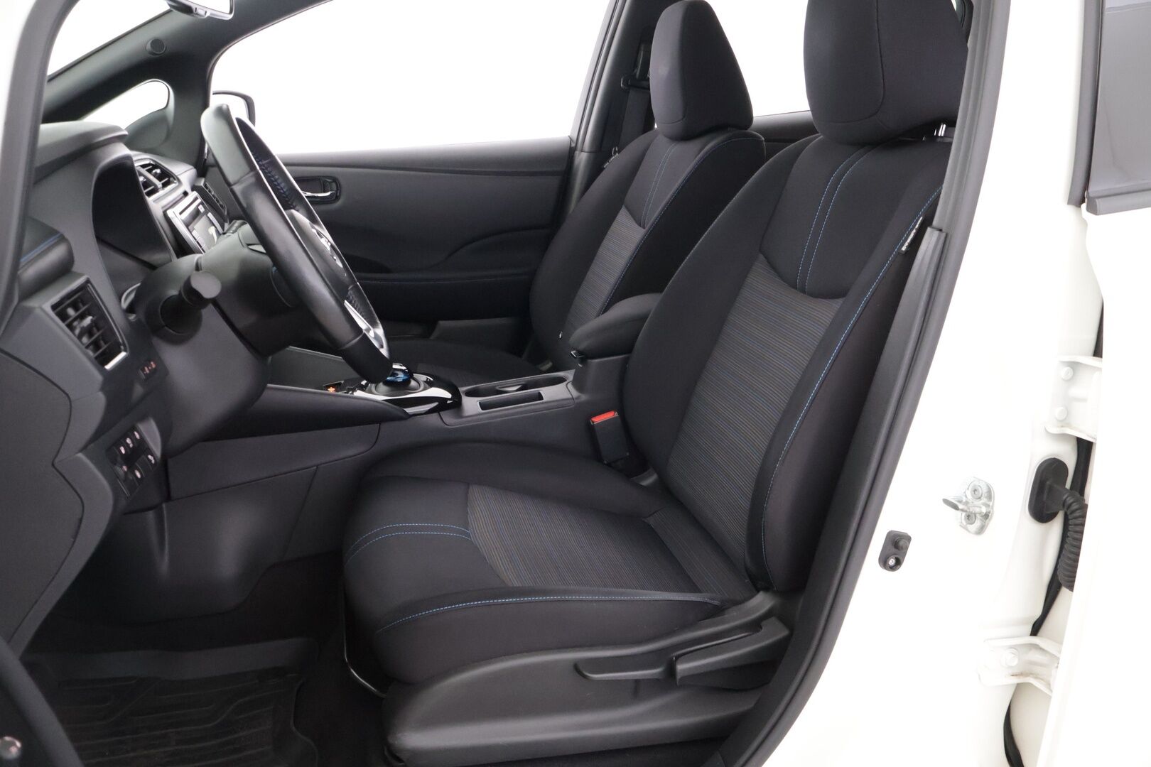 Nissan Leaf 2019 N-Connecta 40 kWh FI * Suomi-auto / Adapt.Vakkari / 360° / Digimittari / Navi / Carplay * - Suomi-auto / Kahdet renkaat / Hyvät varusteet