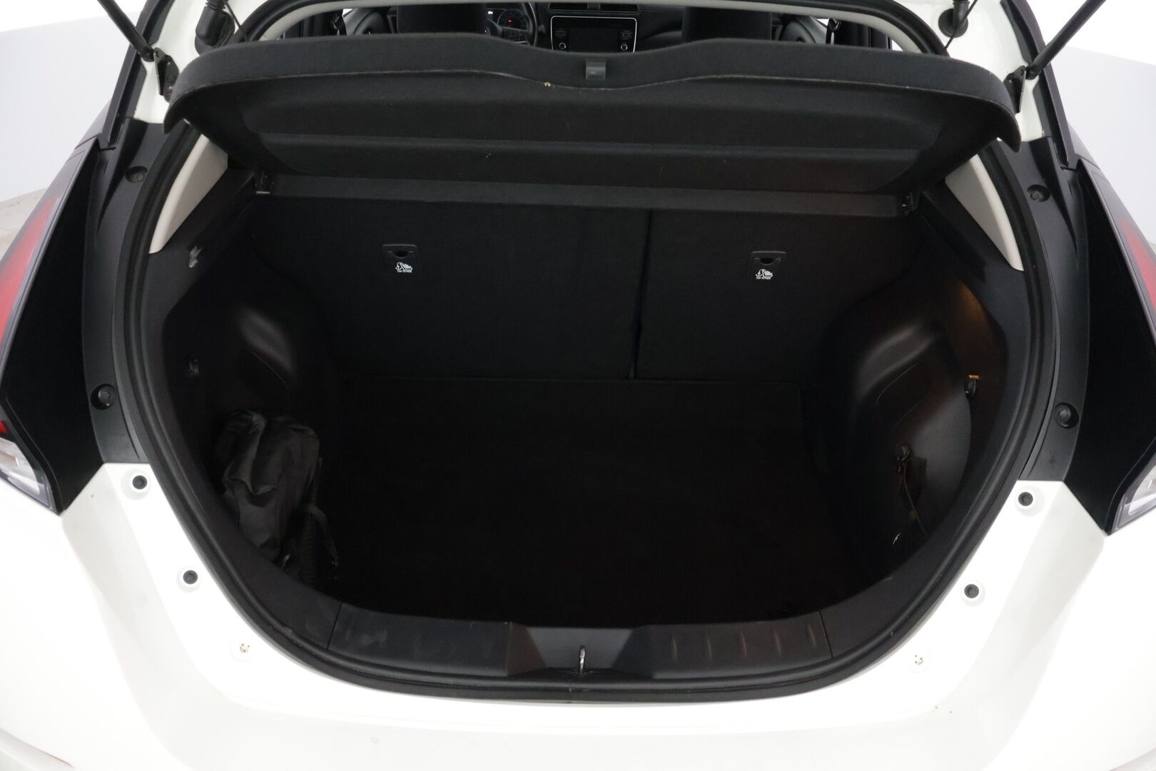 Nissan Leaf 2019 N-Connecta 40 kWh FI * Suomi-auto / Adapt.Vakkari / 360° / Digimittari / Navi / Carplay * - Suomi-auto / Kahdet renkaat / Hyvät varusteet
