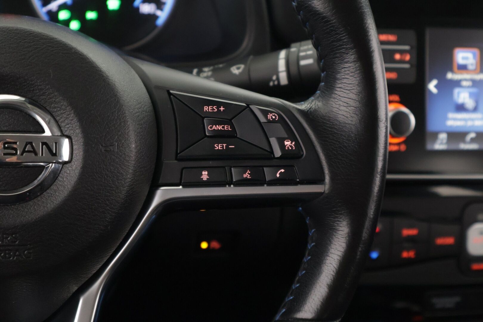 Nissan Leaf 2019 N-Connecta 40 kWh FI * Suomi-auto / Adapt.Vakkari / 360° / Digimittari / Navi / Carplay * - Suomi-auto / Kahdet renkaat / Hyvät varusteet