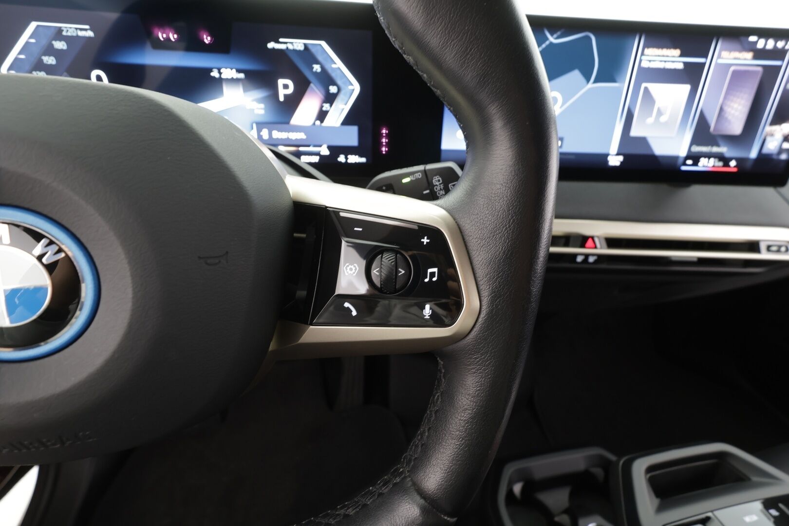 BMW iX 2023 xDrive40 Sports Package - | ACC | Laser | 360° | H&K | HUD | Koukku | ILP | Sähkönahat | Ambient | 2x renkaat aluin |