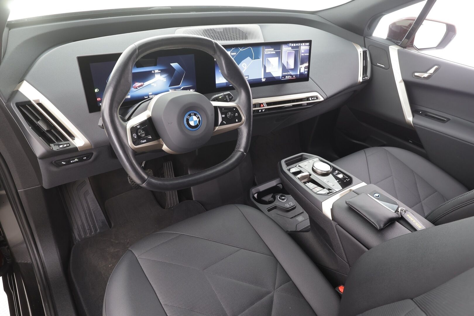 BMW iX 2023 xDrive40 Sports Package - | ACC | Laser | 360° | H&K | HUD | Koukku | ILP | Sähkönahat | Ambient | 2x renkaat aluin |