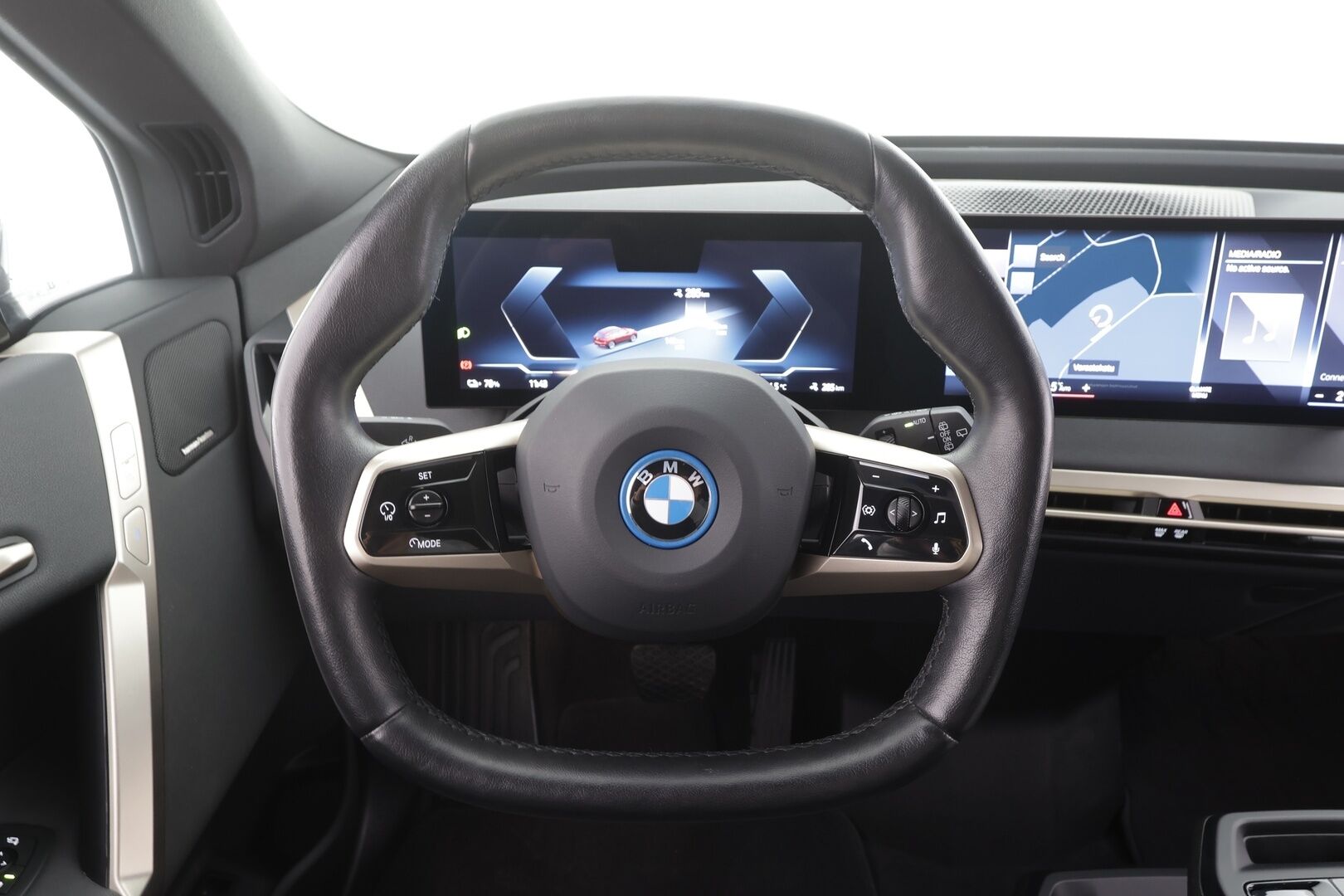 BMW iX 2023 xDrive40 Sports Package - | ACC | Laser | 360° | H&K | HUD | Koukku | ILP | Sähkönahat | Ambient | 2x renkaat aluin |