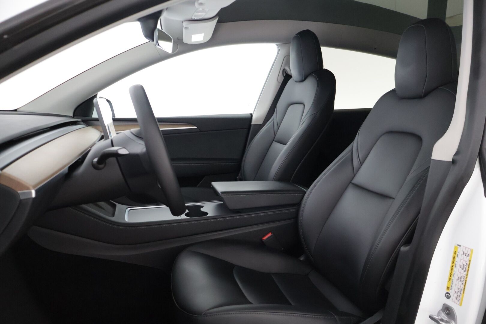 TESLA MODEL Y 2021 Long Range Dual Motor AWD / Lämpöpumppu / Autopilot / Lasikatto / Premium Audio / Mustat Nahat