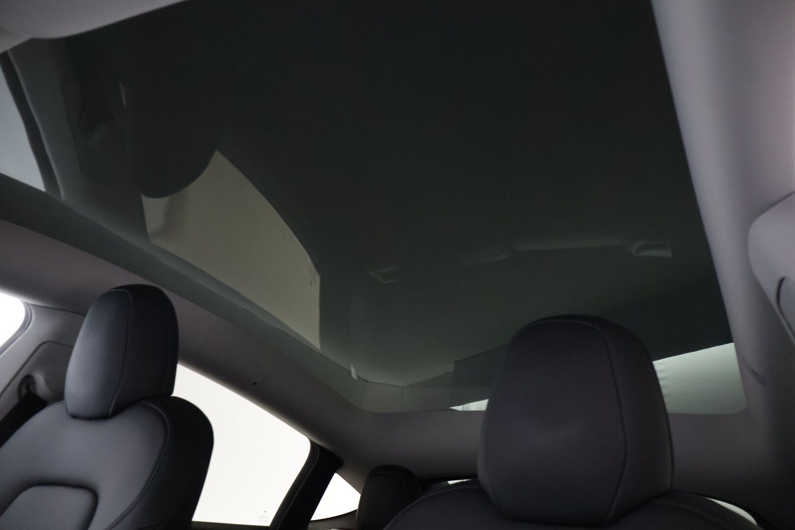 TESLA MODEL Y 2021 Long Range Dual Motor AWD / Lämpöpumppu / Autopilot / Lasikatto / Premium Audio / Mustat Nahat