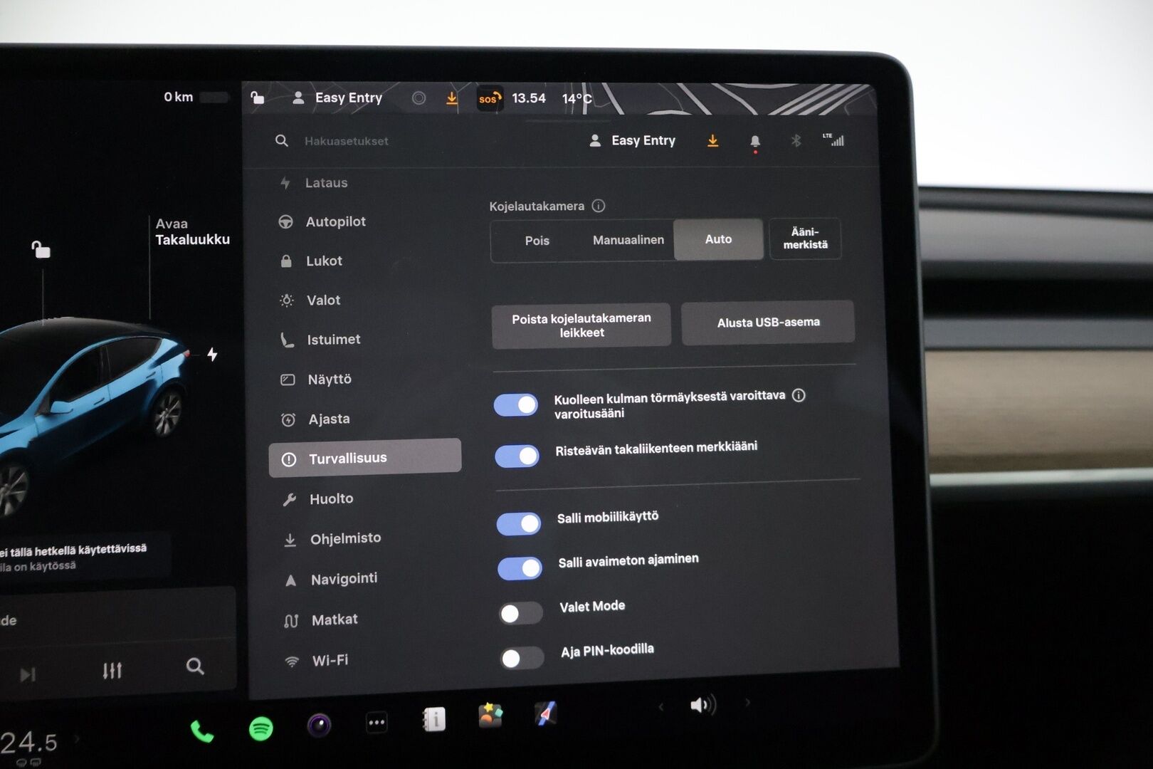 TESLA MODEL Y 2021 Long Range Dual Motor AWD / Lämpöpumppu / Autopilot / Lasikatto / Premium Audio / Mustat Nahat