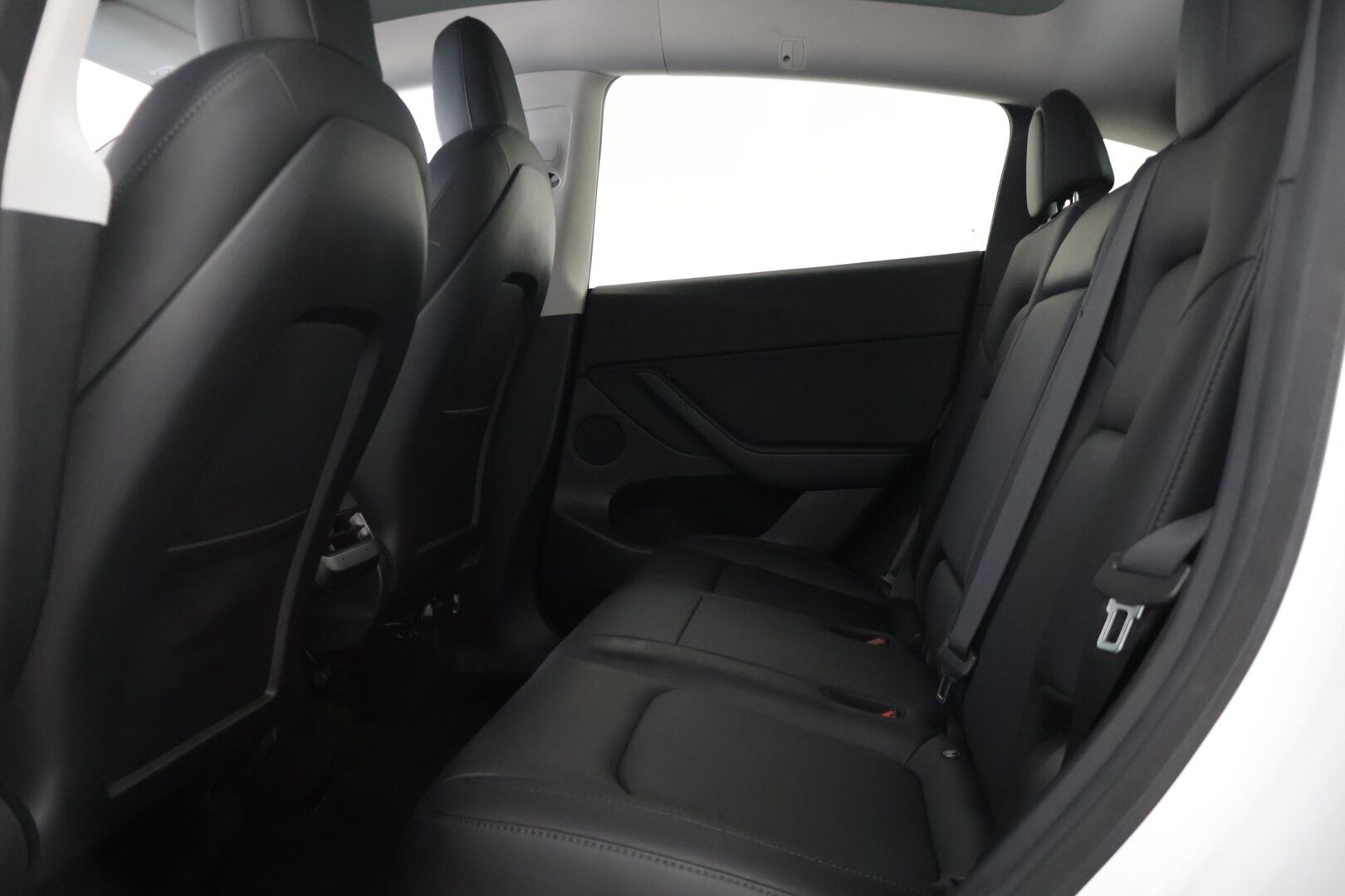 TESLA MODEL Y 2021 Long Range Dual Motor AWD / Lämpöpumppu / Autopilot / Lasikatto / Premium Audio / Mustat Nahat