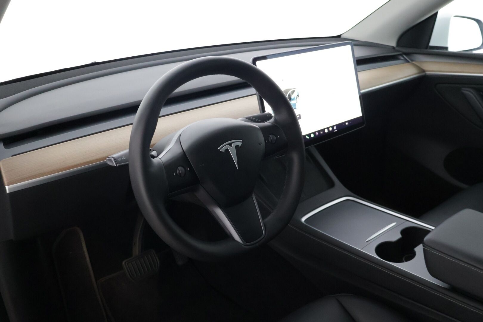 TESLA MODEL Y 2021 Long Range Dual Motor AWD / Lämpöpumppu / Autopilot / Lasikatto / Premium Audio / Mustat Nahat
