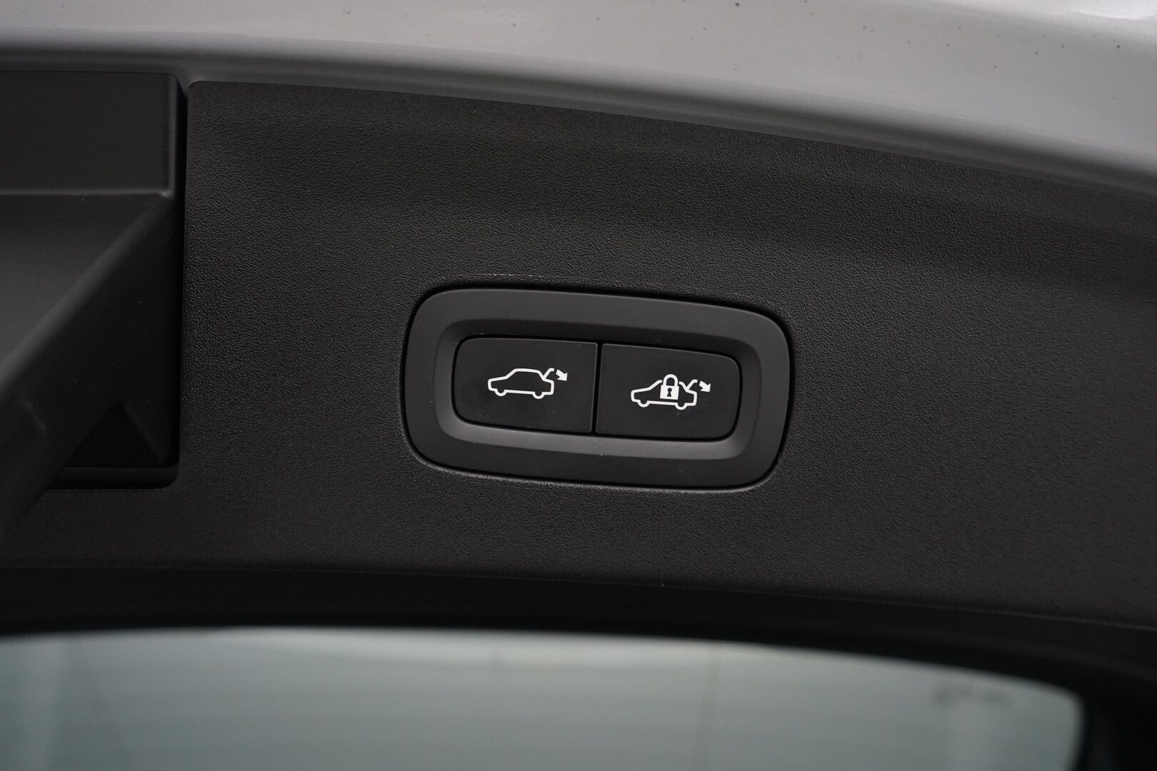 POLESTAR 2 2021 Long Range Dual Motor Performance *Pilot&Plus / Adapt.Vakkari / Harman&Kardon / Lasikatto / Muistipenkki / Koukku / 360° Kamera / Pixel-LED* - Kahdet renkaat alumiinivantein / Merkkihuollettu / 2x laturit