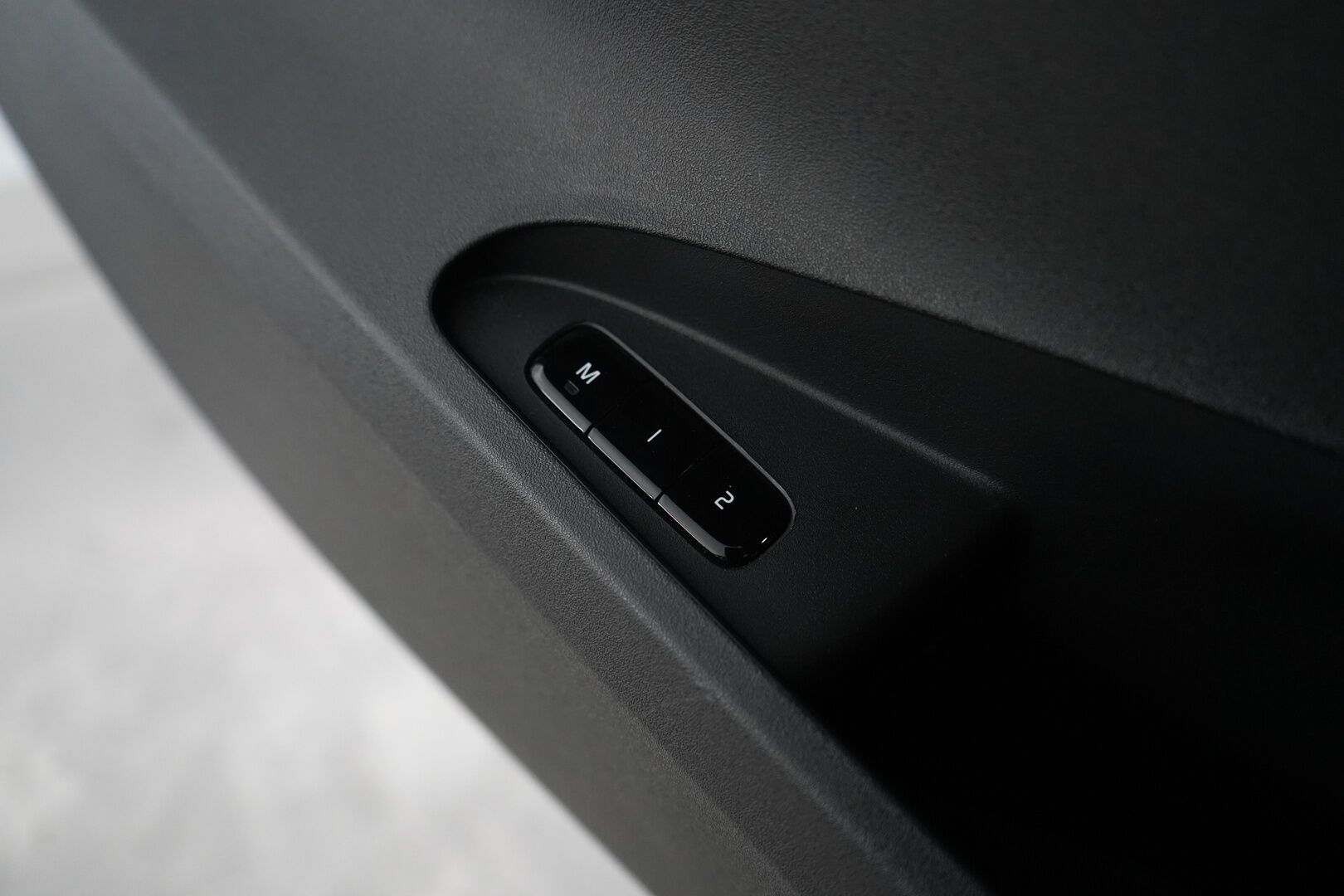 POLESTAR 2 2021 Long Range Dual Motor Performance *Pilot&Plus / Adapt.Vakkari / Harman&Kardon / Lasikatto / Muistipenkki / Koukku / 360° Kamera / Pixel-LED* - Kahdet renkaat alumiinivantein / Merkkihuollettu / 2x laturit