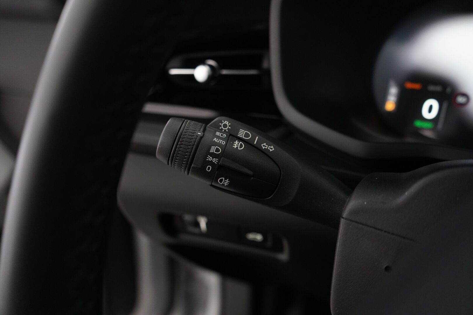 POLESTAR 2 2021 Long Range Dual Motor Performance *Pilot&Plus / Adapt.Vakkari / Harman&Kardon / Lasikatto / Muistipenkki / Koukku / 360° Kamera / Pixel-LED* - Kahdet renkaat alumiinivantein / Merkkihuollettu / 2x laturit