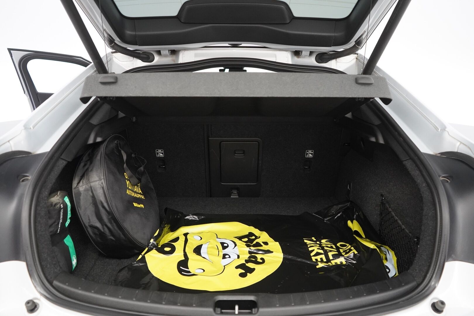 POLESTAR 2 2021 Long Range Dual Motor Performance *Pilot&Plus / Adapt.Vakkari / Harman&Kardon / Lasikatto / Muistipenkki / Koukku / 360° Kamera / Pixel-LED* - Kahdet renkaat alumiinivantein / Merkkihuollettu / 2x laturit