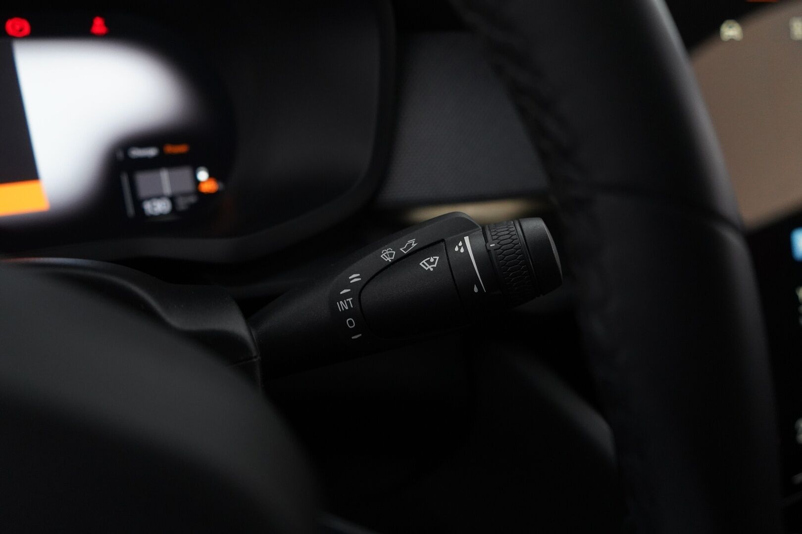 POLESTAR 2 2021 Long Range Dual Motor Performance *Pilot&Plus / Adapt.Vakkari / Harman&Kardon / Lasikatto / Muistipenkki / Koukku / 360° Kamera / Pixel-LED* - Kahdet renkaat alumiinivantein / Merkkihuollettu / 2x laturit