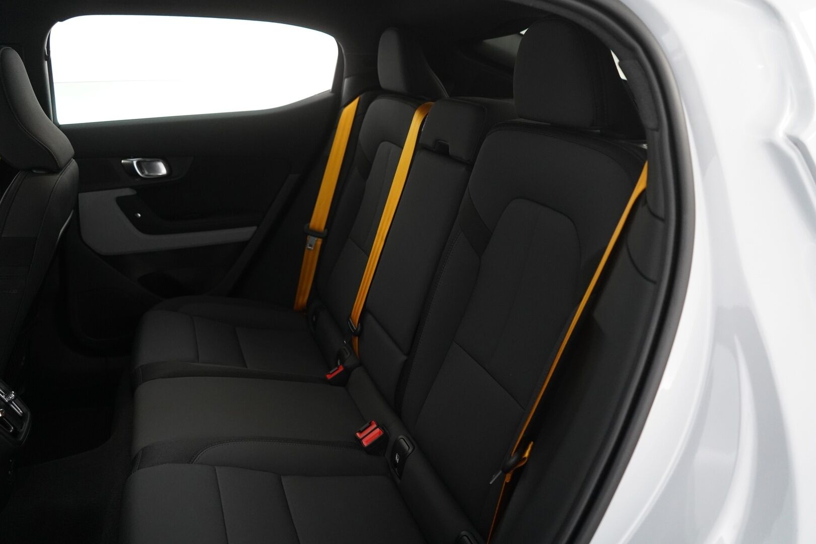 POLESTAR 2 2021 Long Range Dual Motor Performance *Pilot&Plus / Adapt.Vakkari / Harman&Kardon / Lasikatto / Muistipenkki / Koukku / 360° Kamera / Pixel-LED* - Kahdet renkaat alumiinivantein / Merkkihuollettu / 2x laturit