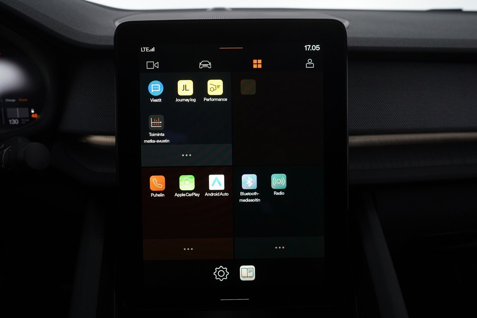 POLESTAR 2 2021 Long Range Dual Motor Performance *Pilot&Plus / Adapt.Vakkari / Harman&Kardon / Lasikatto / Muistipenkki / Koukku / 360° Kamera / Pixel-LED* - Kahdet renkaat alumiinivantein / Merkkihuollettu / 2x laturit