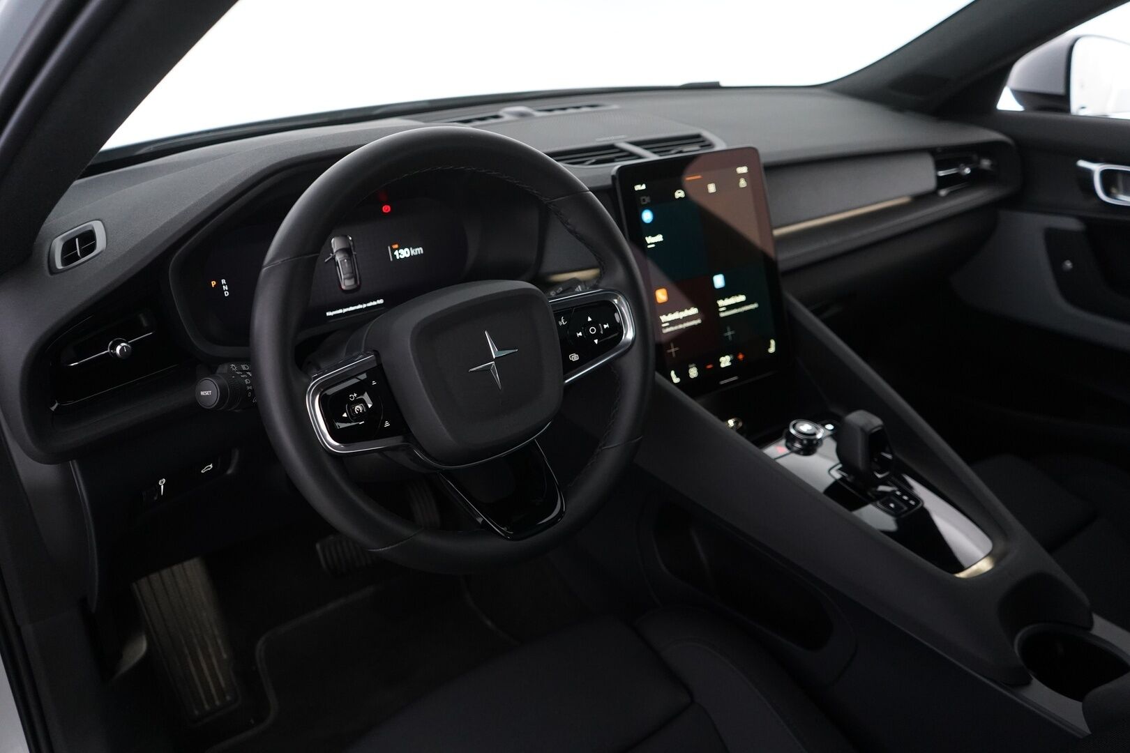 POLESTAR 2 2021 Long Range Dual Motor Performance *Pilot&Plus / Adapt.Vakkari / Harman&Kardon / Lasikatto / Muistipenkki / Koukku / 360° Kamera / Pixel-LED* - Kahdet renkaat alumiinivantein / Merkkihuollettu / 2x laturit