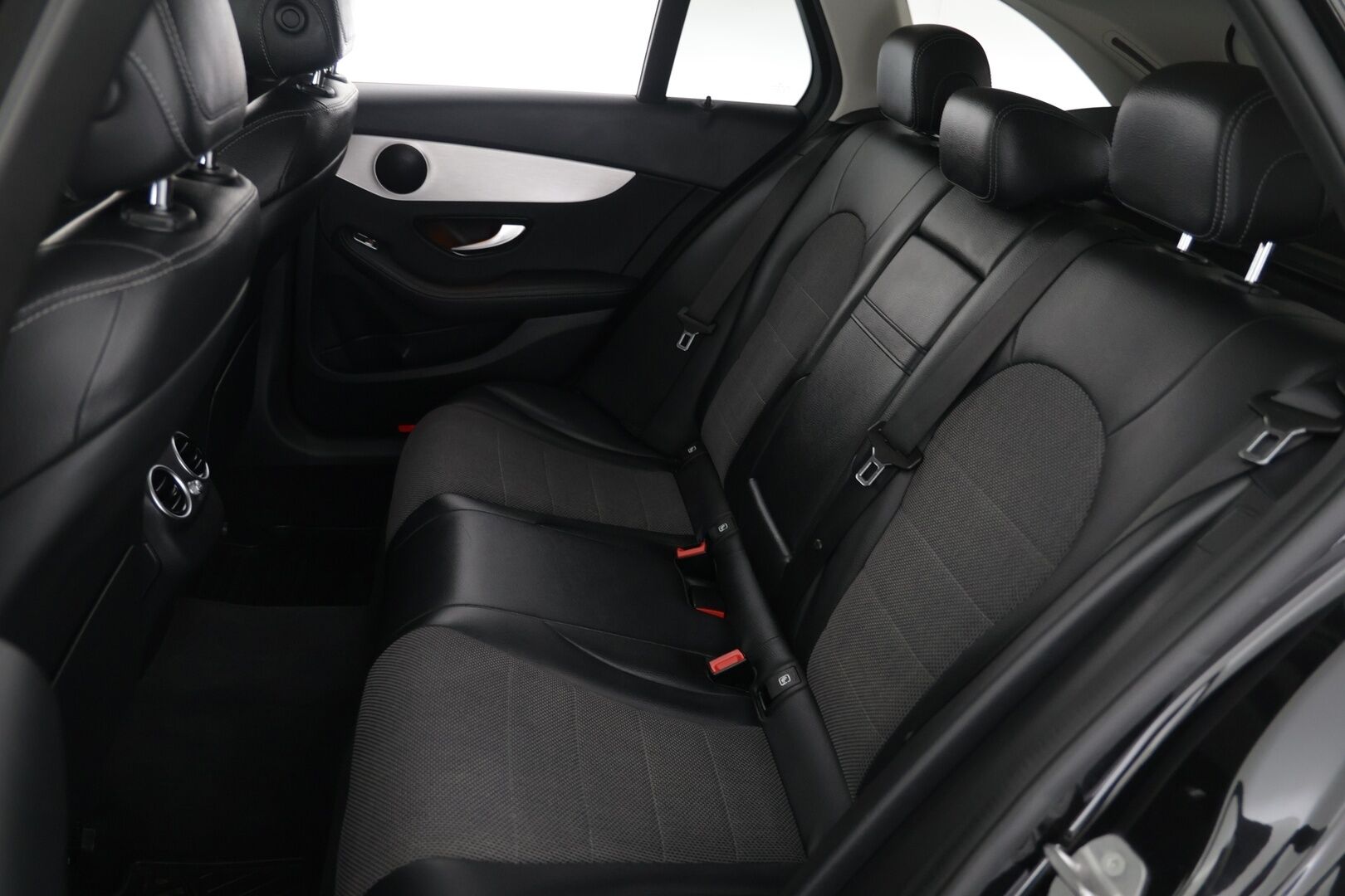 MERCEDES-BENZ C 2021 300 e T A Business Avantgarde Edition EQ Power - | 2-Omisteinen | Juuri huollettu! | Sporttipenkit | Peruutuskamera | Vakkari | Vetokoukku | Puolinahat | Sähköluukku | 