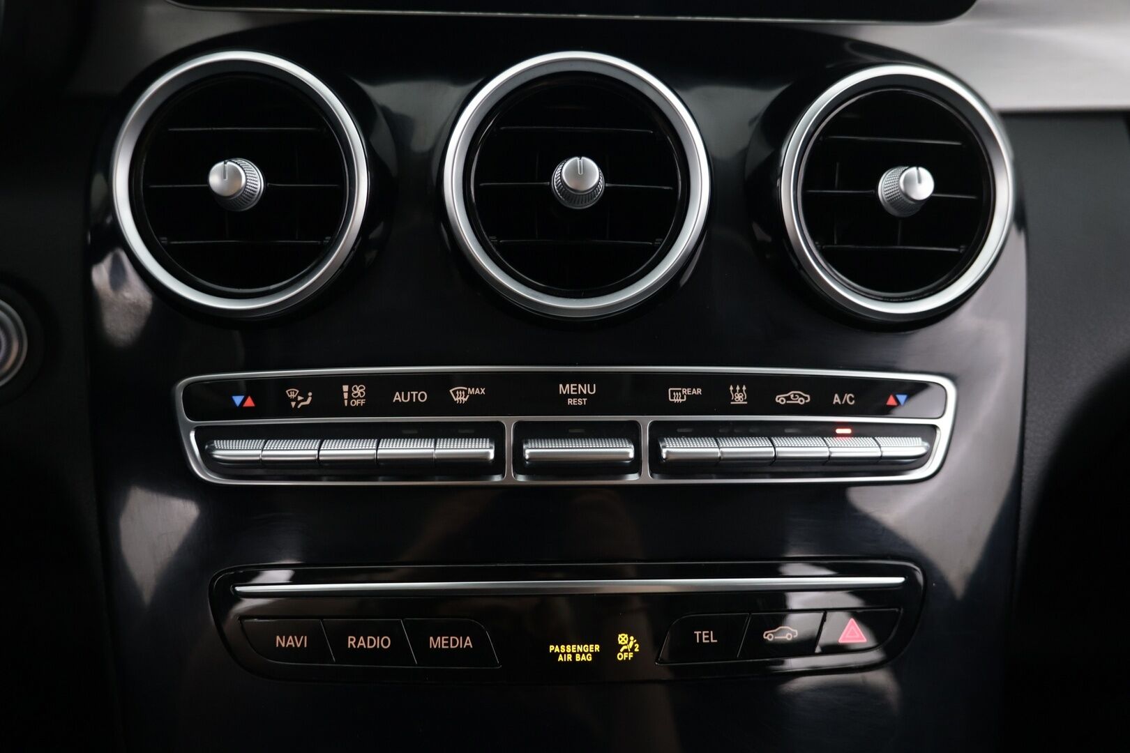 MERCEDES-BENZ C 2021 300 e T A Business Avantgarde Edition EQ Power - | 2-Omisteinen | Juuri huollettu! | Sporttipenkit | Peruutuskamera | Vakkari | Vetokoukku | Puolinahat | Sähköluukku | 