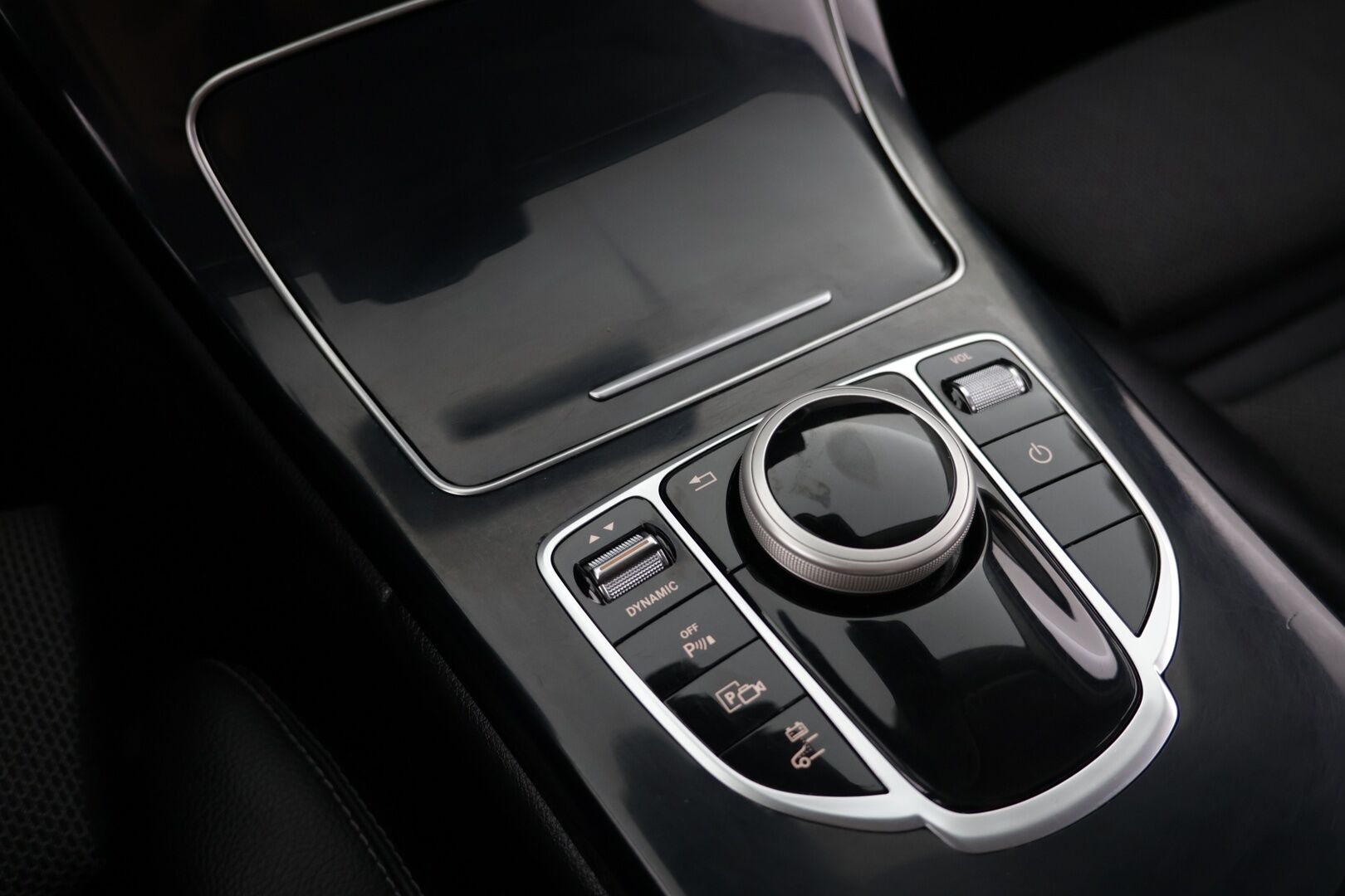 MERCEDES-BENZ C 2021 300 e T A Business Avantgarde Edition EQ Power - | 2-Omisteinen | Juuri huollettu! | Sporttipenkit | Peruutuskamera | Vakkari | Vetokoukku | Puolinahat | Sähköluukku | 