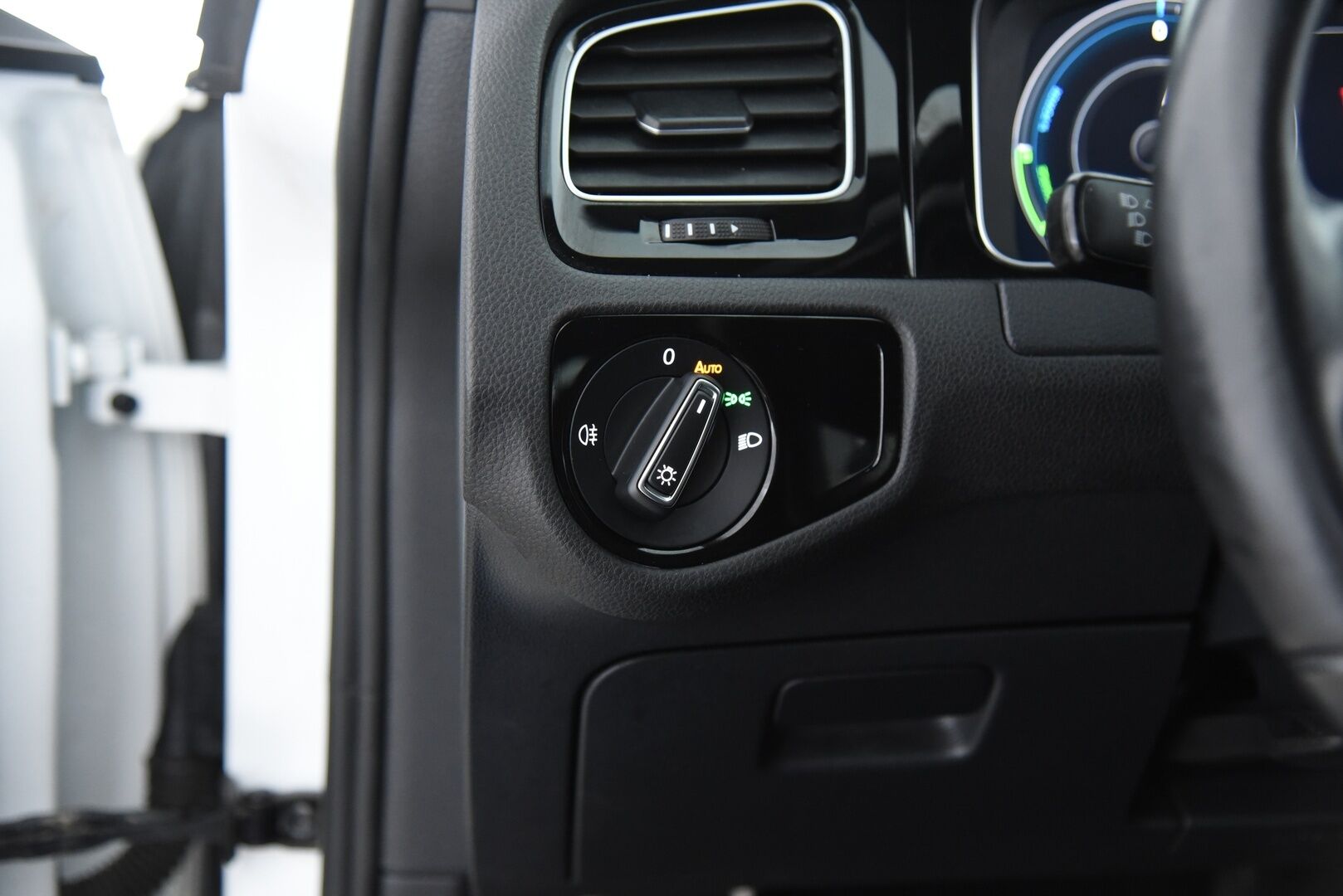 VOLKSWAGEN GOLF 2020 GTE 1.4 TSi PHEV Limited Edition *035/200* / Digimittaristo / Sporttinahat / Muistipenkki / Adapt.Vakkari / Peruutuskamera / Katveavustin / KeylessGo / - Vetokoukku / Aluvanteet kesä- ja talvirenkaissa / Huippuvarusteet!