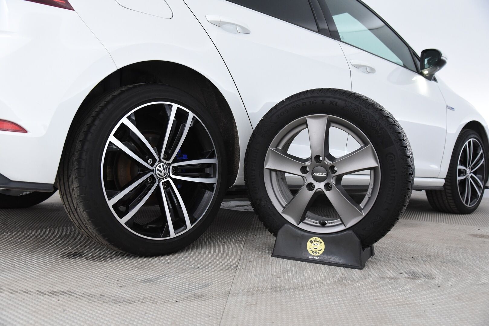 VOLKSWAGEN GOLF 2020 GTE 1.4 TSi PHEV Limited Edition *035/200* * Digimittaristo / Sporttinahat / Muistipenkki / Adapt.Vakkari / Peruutuskamera / Katveavustin / KeylessGo * - Vetokoukku / Aluvanteet kesä- ja talvirenkaissa / Huippuvarusteet